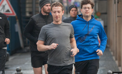 Mark Zuckerberg joggt durch Berlin – und keiner dreht sich um