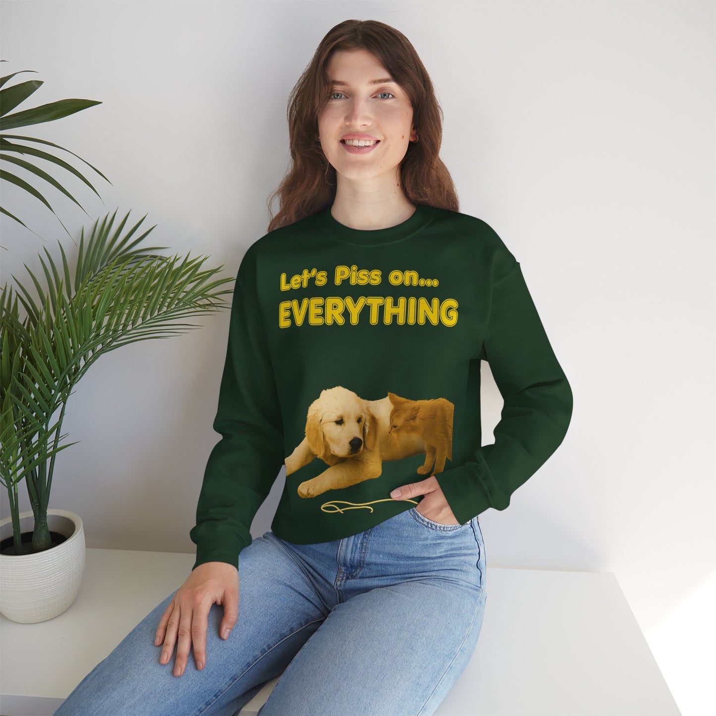 Vintage Motiv – Let’s Piss on Everything – Satirisches Sweatshirt mit Hund & Katze | True Insights Design mit Humor