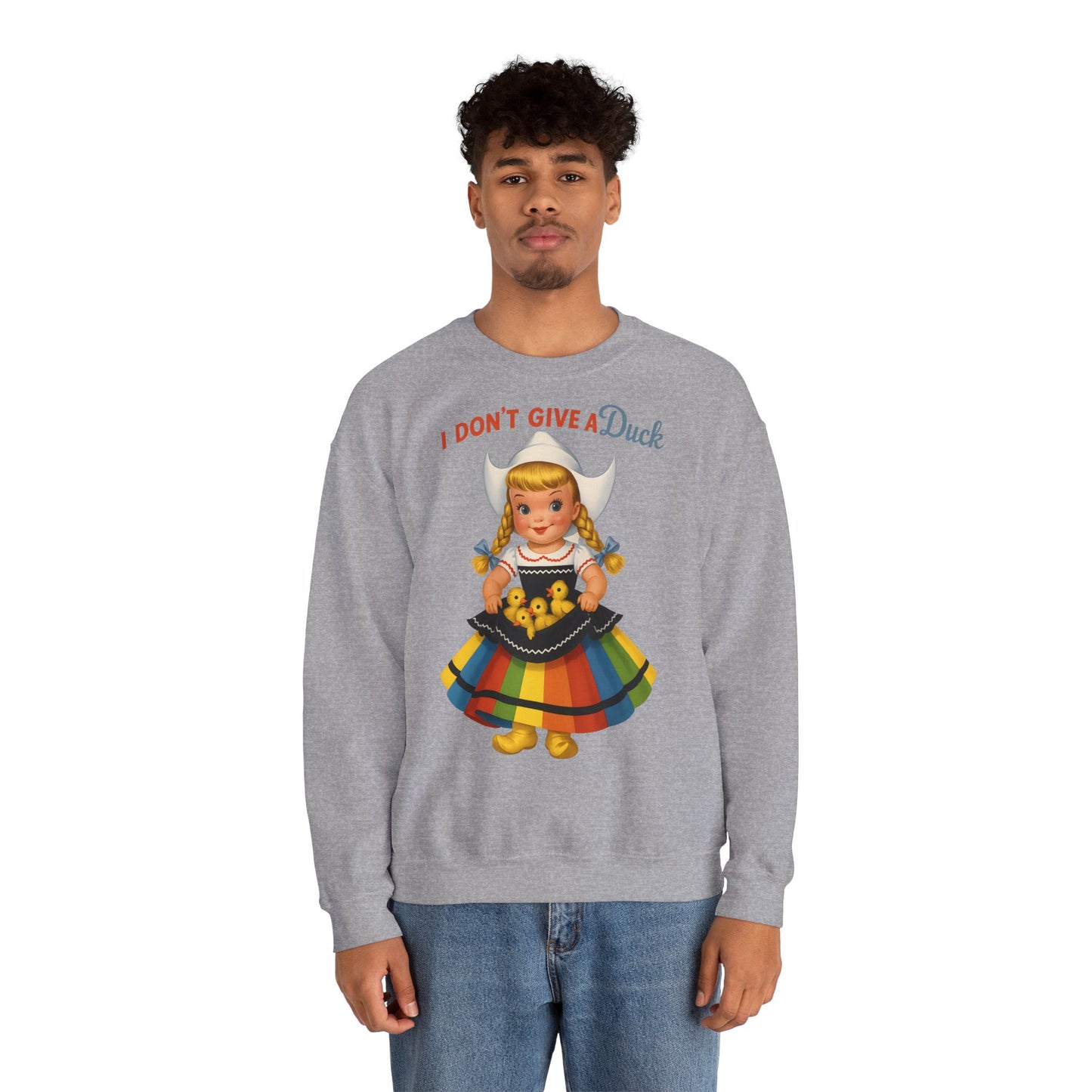 Sweatshirt – I Don't Give a Duck | Nostalgisches Vintage-Mädchen mit Küken – Humorvoll & Originell | True Insights Design mit Humor