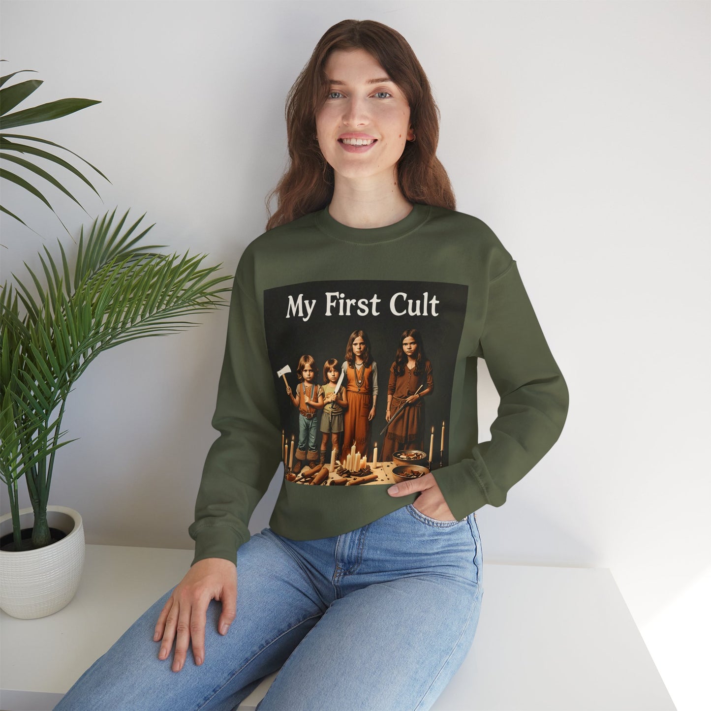 Sweatshirt – Kultig gruselig: „My First Cult“-Sweatshirt – Dark Humor für Fortgeschrittene | True Insights Design mit Humor