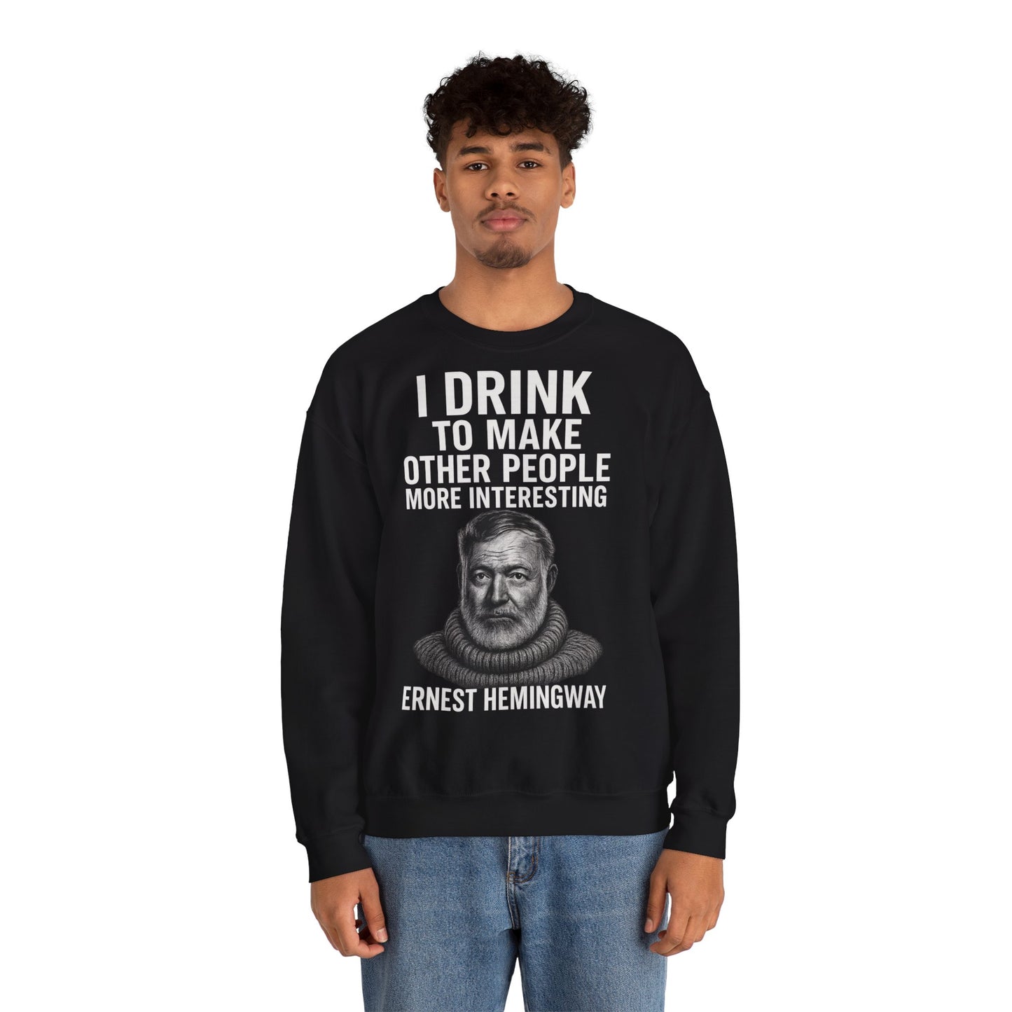 Hemingway Zitat Sweatshirt – "I Drink to Make Other People More Interesting" | Literaten & Genießer Pullover-Sweatshirt-True Insights