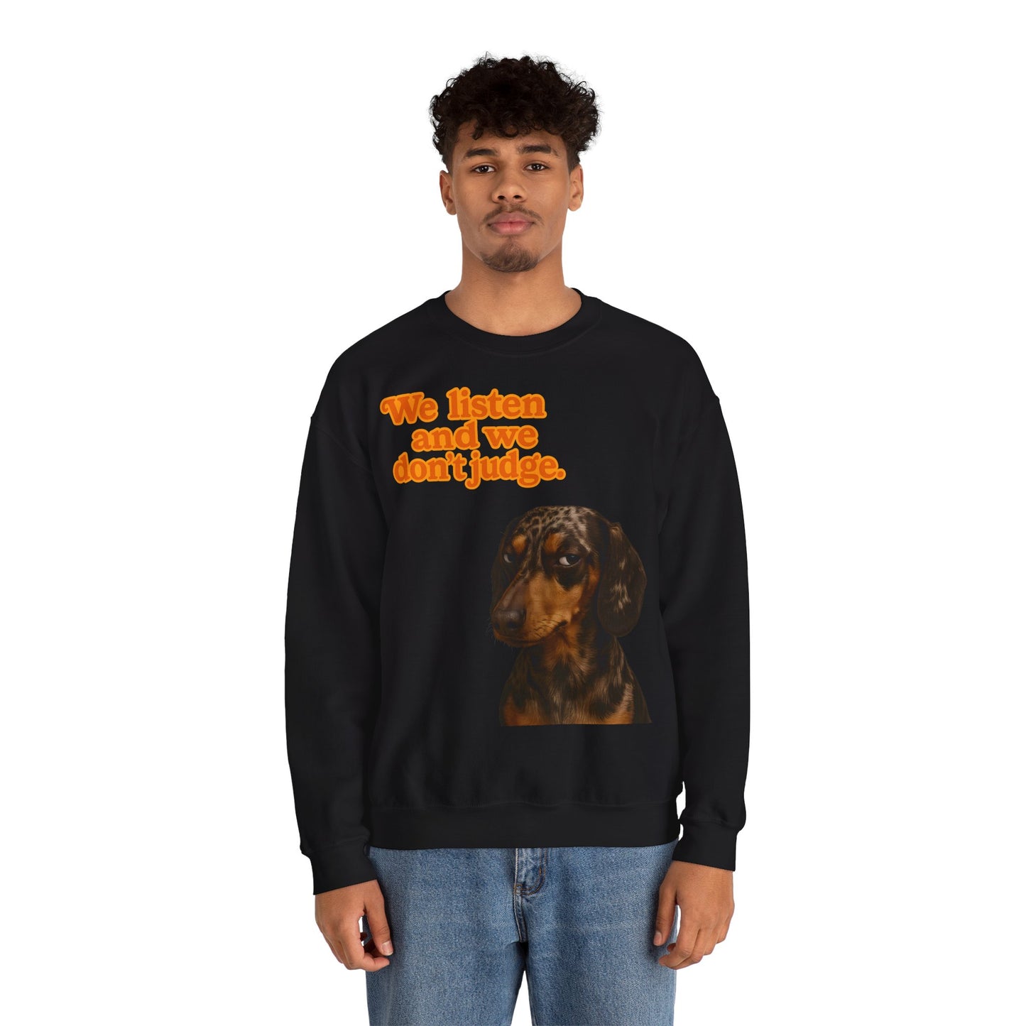 Dackel-Sweatshirt mit Retro-Print & dem Spruch „We listen and we don’t judge.“ Für Hundefans mit Humor – bequem, warm & voller Charakter. – Lustiges Sweatshirt | True Insights – Bild 24