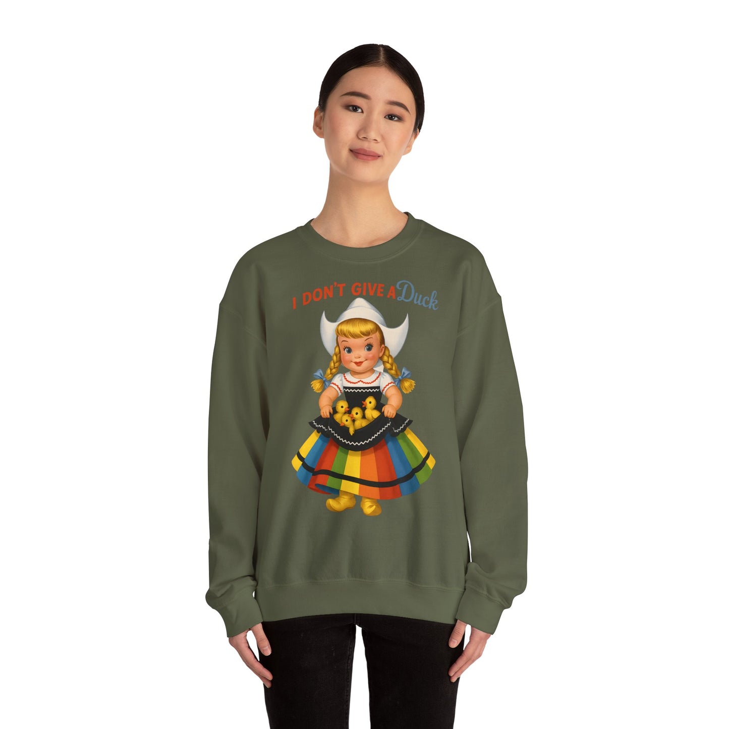 Sweatshirt – I Don't Give a Duck | Nostalgisches Vintage-Mädchen mit Küken – Humorvoll & Originell | True Insights Design mit Humor