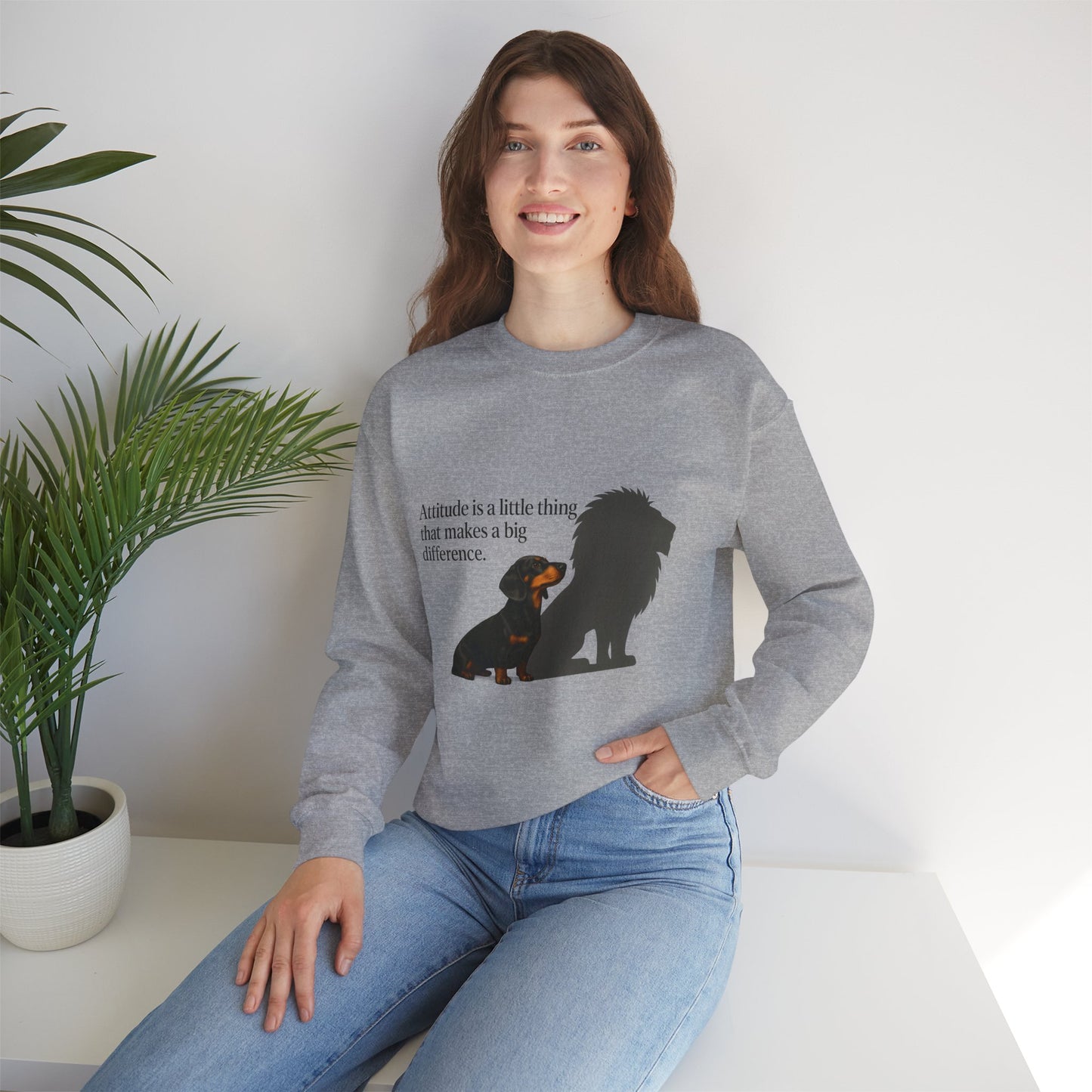Inspirierendes Sweatshirt – Dackel mit Löwenschatten „Attitude“ – Lustiges Sweatshirt | True Insights – Bild 11