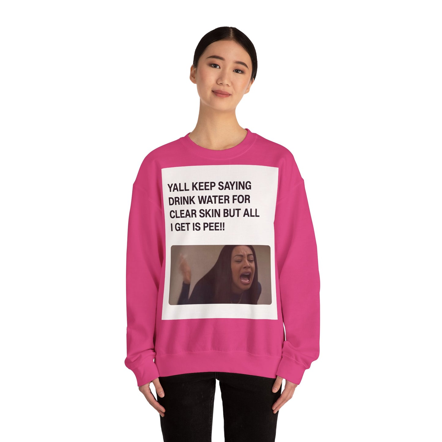 Sweatshirt – Sarkastisches Meme-Sweatshirt – „Drink Water for Skin… all I get is Pee!“ | True Insights Design mit Humor