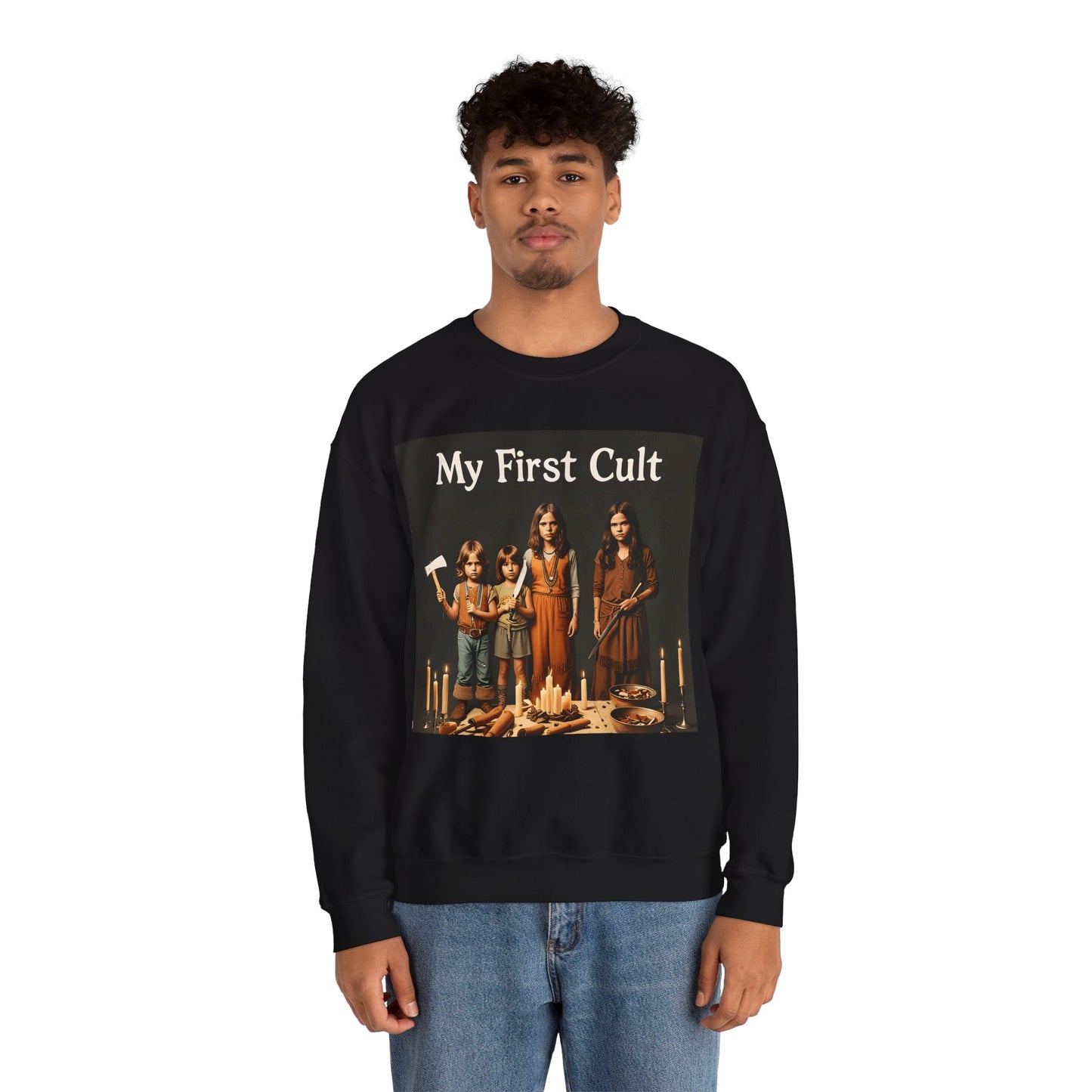 Sweatshirt – Kultig gruselig: „My First Cult“-Sweatshirt – Dark Humor für Fortgeschrittene | True Insights Design mit Humor