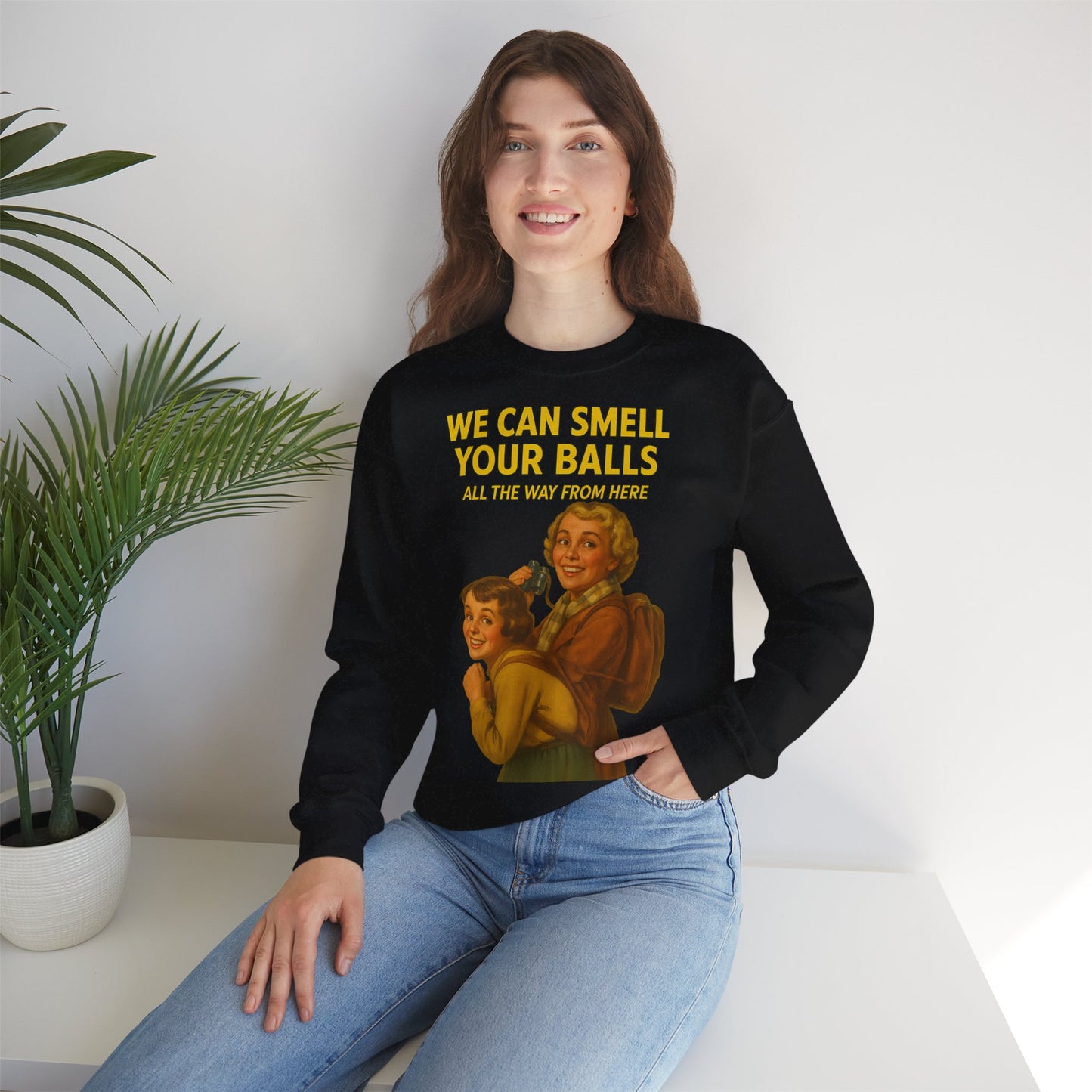 Sweatshirt – Vintage Sweatshirt – „We Can Smell Your Balls“ im Spioninnen-Stil | True Insights Design mit Humor