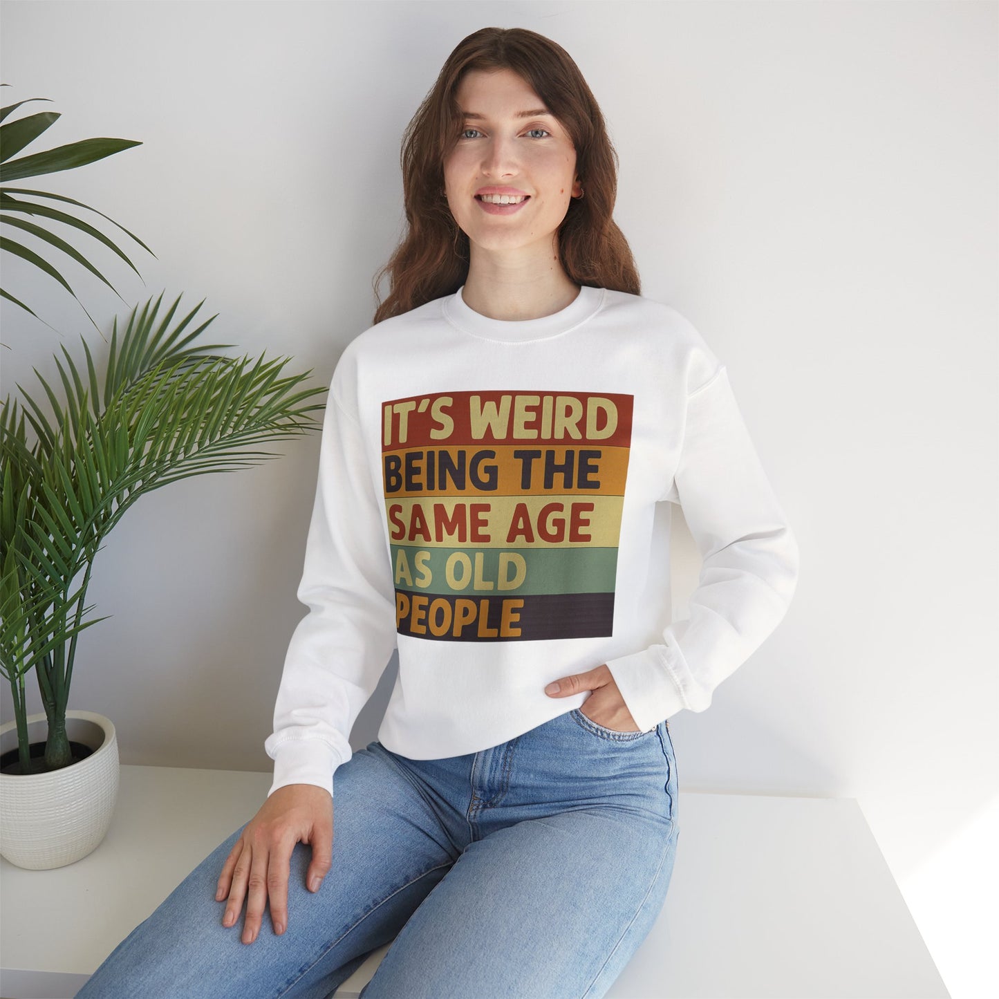 „It’s weird being the same age as old people“ – Vintage Sweatshirt mit Alterswitz – Freches Satire-Design für mutige Statements | True Insights
