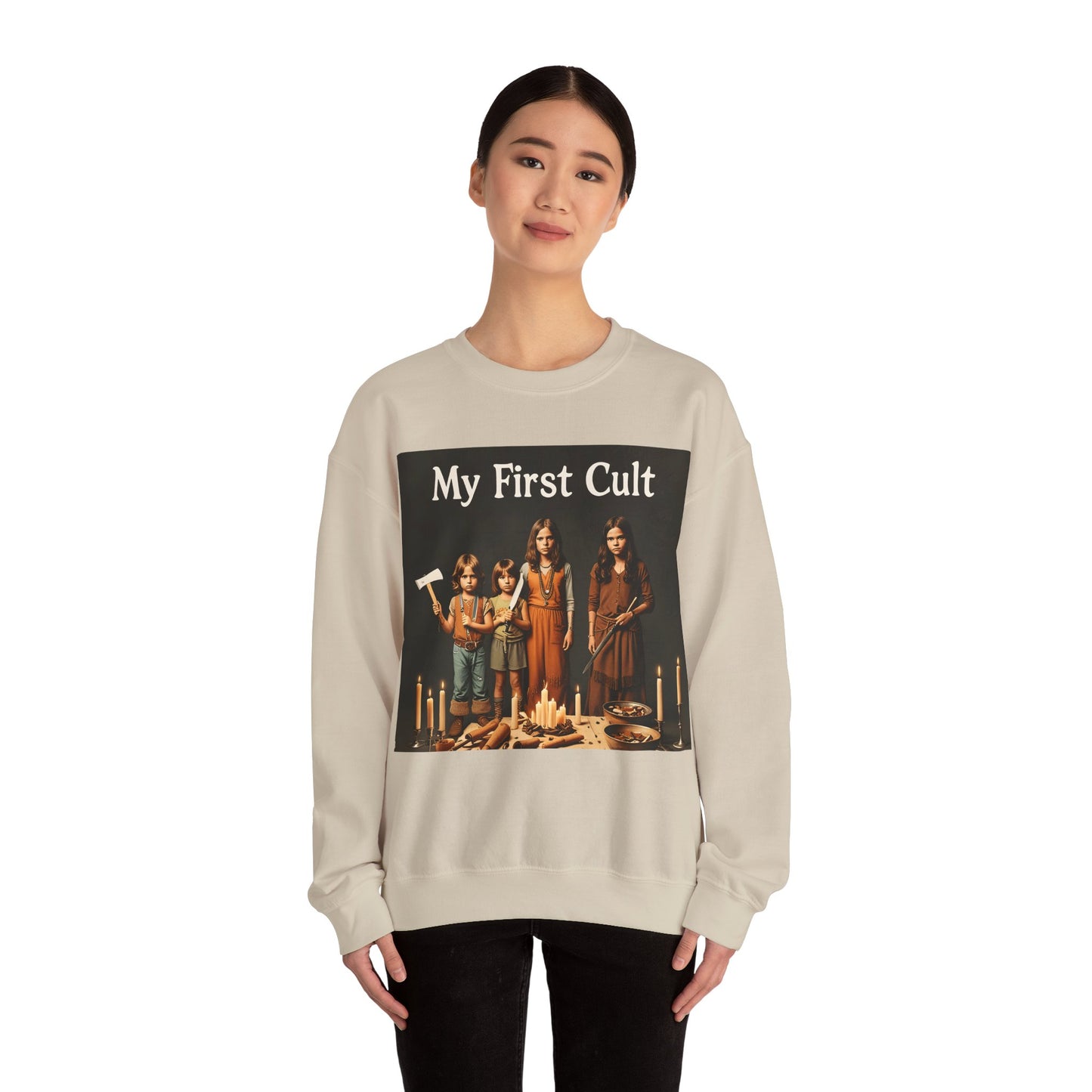 Sweatshirt – Kultig gruselig: „My First Cult“-Sweatshirt – Dark Humor für Fortgeschrittene | True Insights Design mit Humor