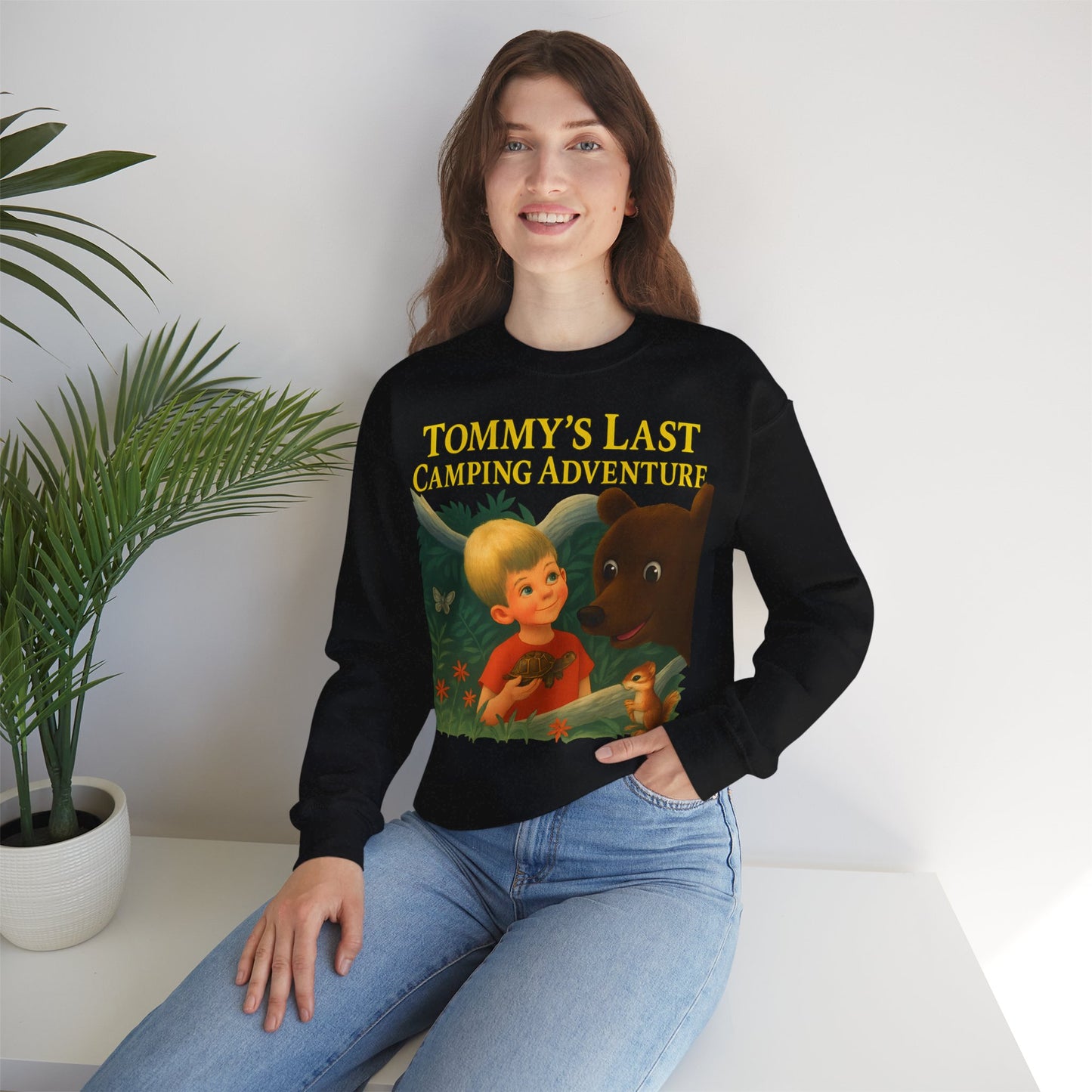 Sweatshirt – Tommy’s Last Camping Adventure Sweatshirt – Schwarzer Humor trifft Retro-Kinderbuchstil | True Insights Design mit Humor