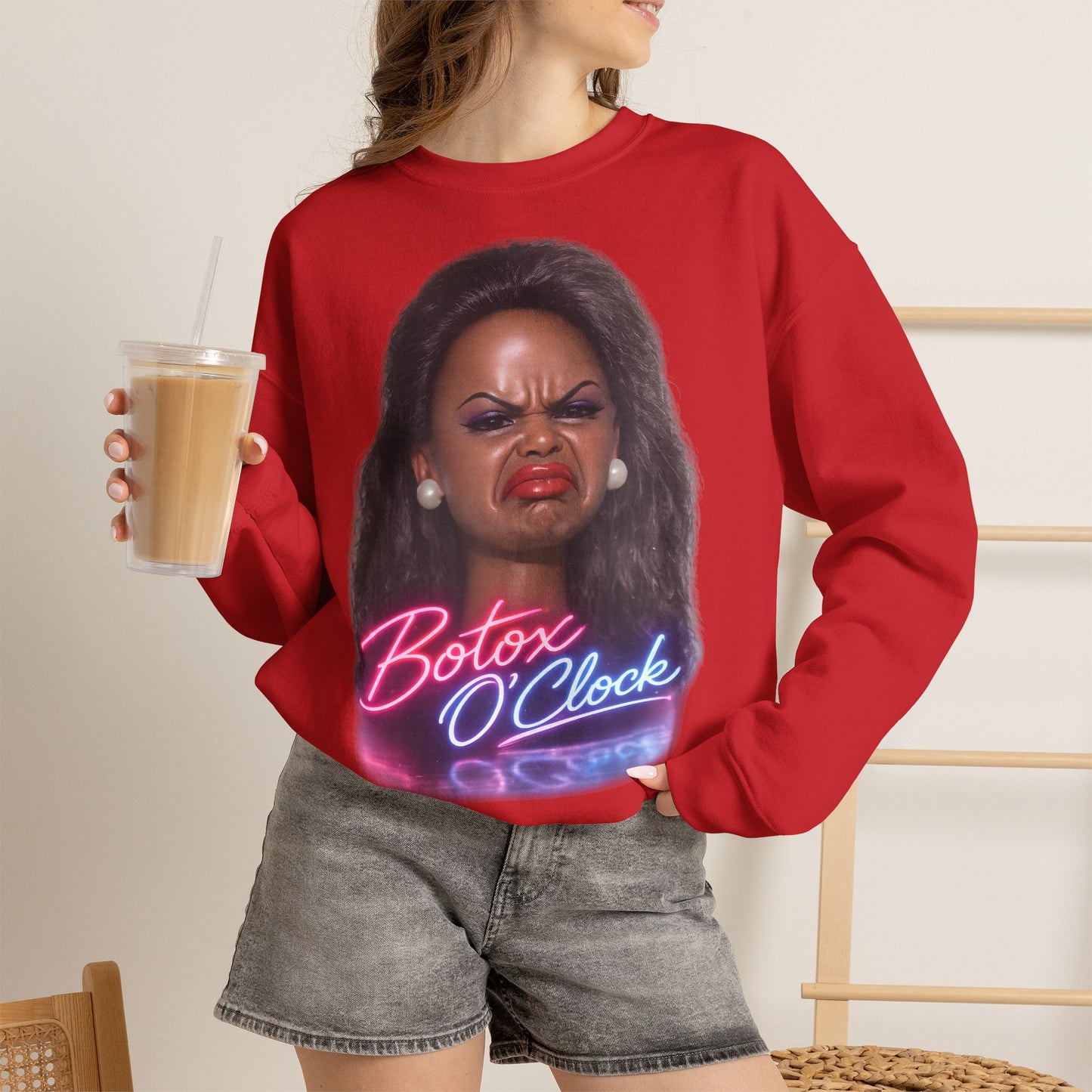 Botox O'Clock T-Shirt Damen Herren – Lustiges Neon Meme Statement Shirt Geschenk für Beauty Fans