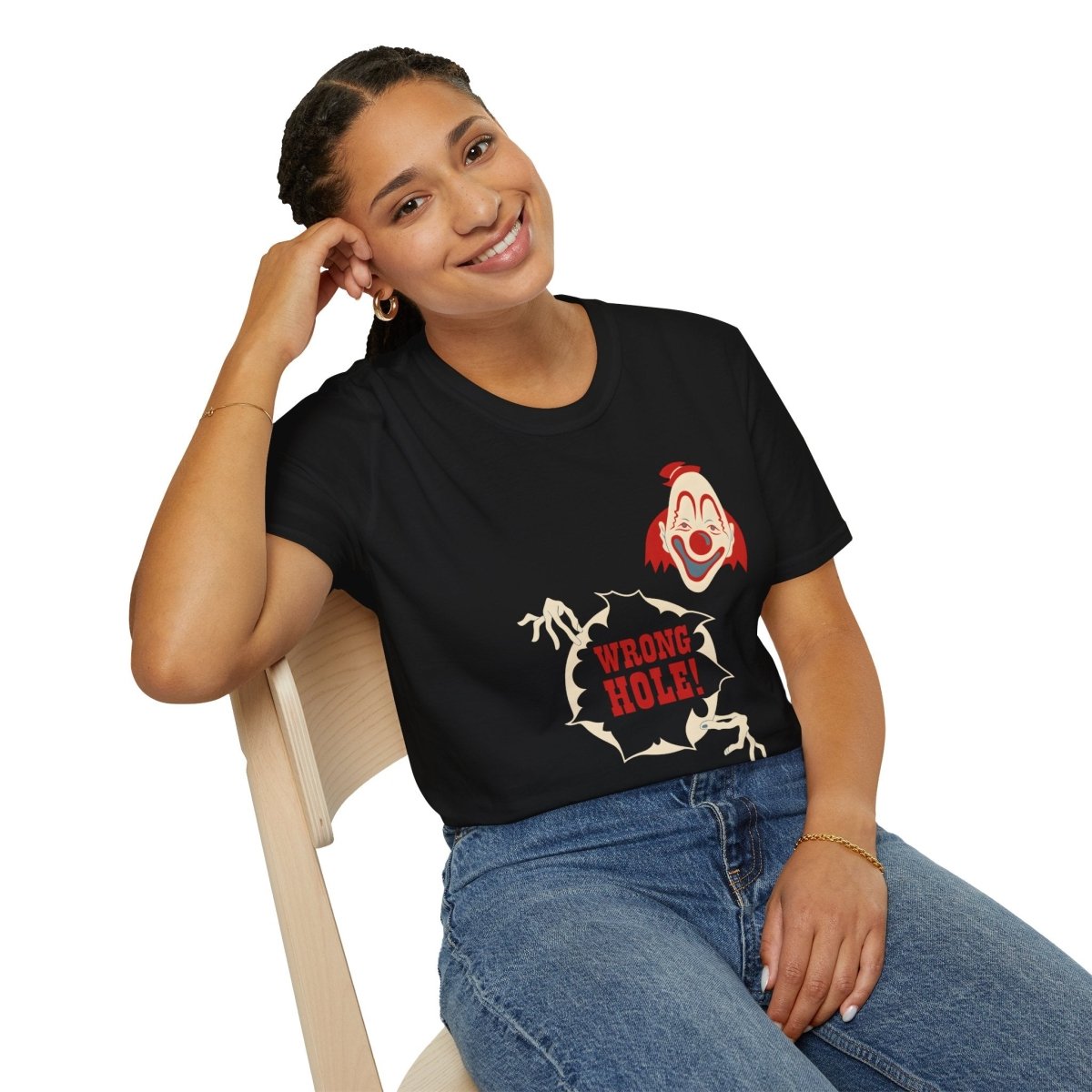 Wrong Hole! – Provokantes T-Shirt mit Clown und schwarzem Humor – Freches Satire-Design für mutige Statements | True Insights