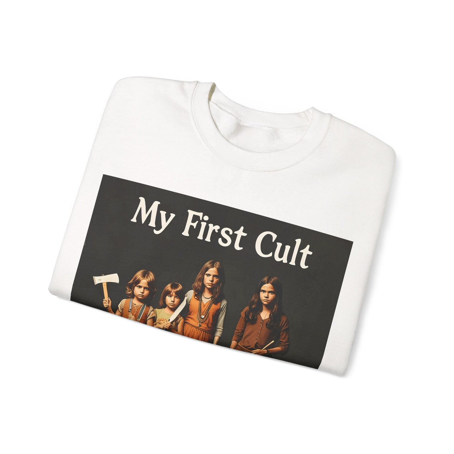 Sweatshirt – Kultig gruselig: „My First Cult“-Sweatshirt – Dark Humor für Fortgeschrittene | True Insights Design mit Humor