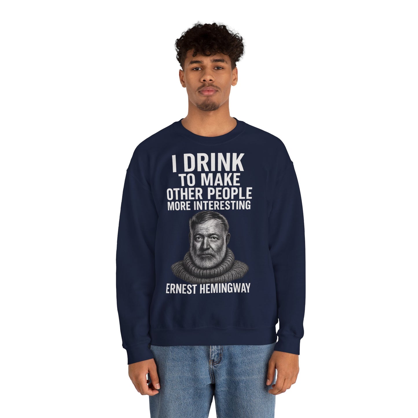 Hemingway Zitat Sweatshirt – "I Drink to Make Other People More Interesting" | Literaten & Genießer Pullover-Sweatshirt-True Insights