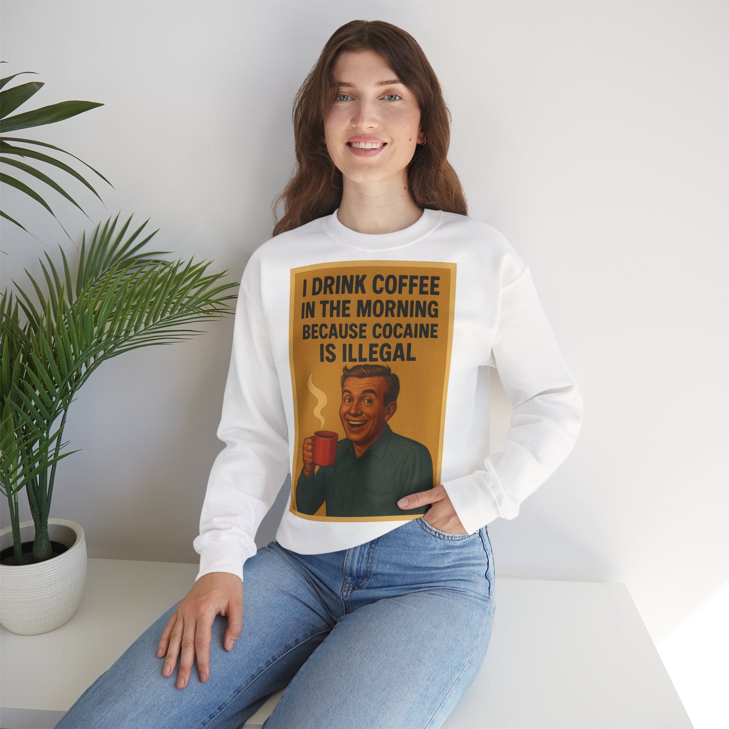 Sweatshirt – Drink Coffee Because Cocaine is Illegal – Lustiges Kaffee-Sweatshirt im Retro-Stil | True Insights Design mit Humor
