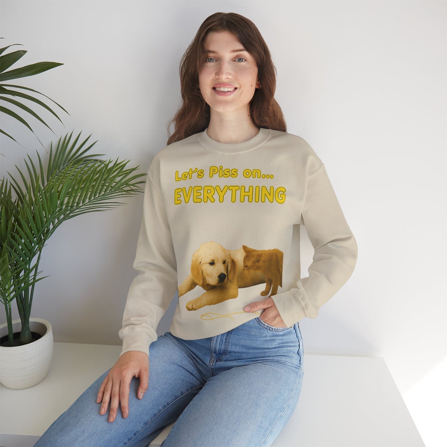 Vintage Motiv – Let’s Piss on Everything – Satirisches Sweatshirt mit Hund & Katze | True Insights Design mit Humor