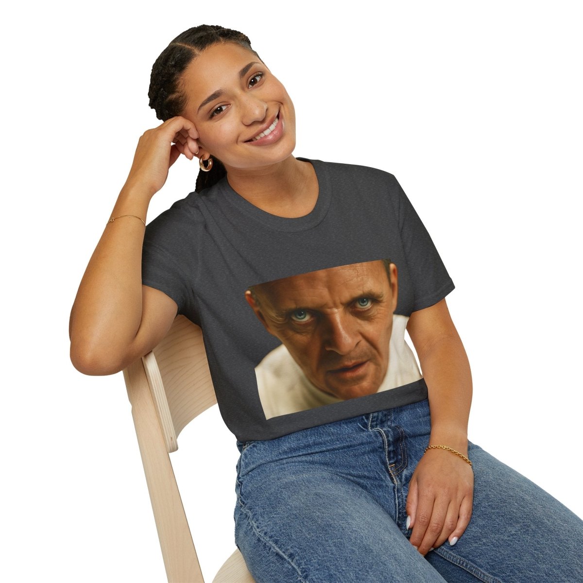 Intensivblick – Kultfilm-Charakter auf Shirt | Satirisches Film-T-Shirt für echte Cineasten – Freches Satire-Design für mutige Statements | True Insights