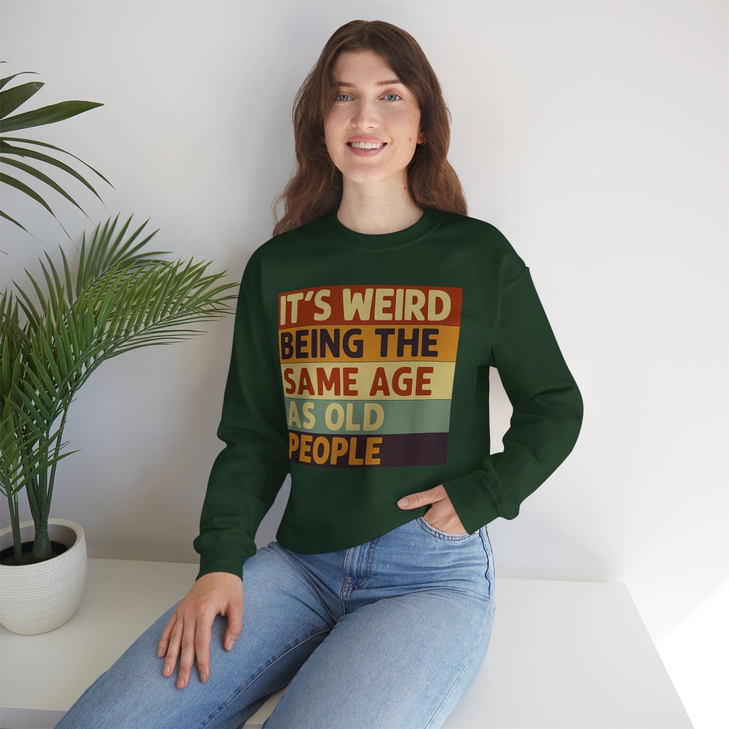 „It’s weird being the same age as old people“ – Vintage Sweatshirt mit Alterswitz – Freches Satire-Design für mutige Statements | True Insights