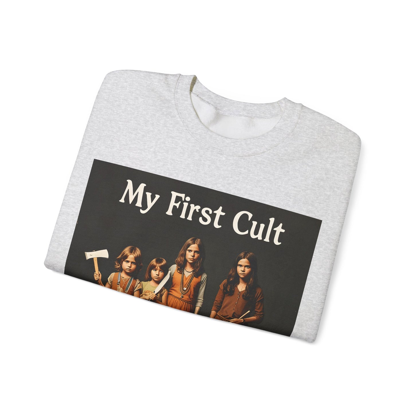 Sweatshirt – Kultig gruselig: „My First Cult“-Sweatshirt – Dark Humor für Fortgeschrittene | True Insights Design mit Humor