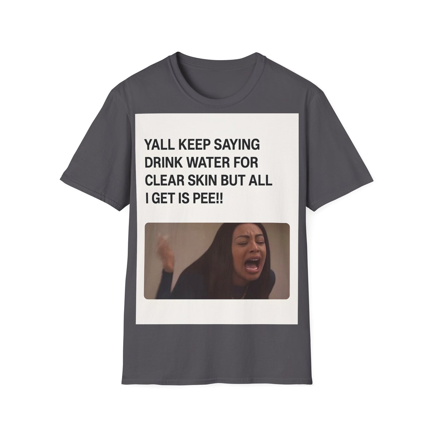 YALL KEEP SAYING DRINK WATER FOR CLEAR SKIN BUT ALL I GET IS PEE!! – Freches Satire-Design für mutige Statements | True Insights