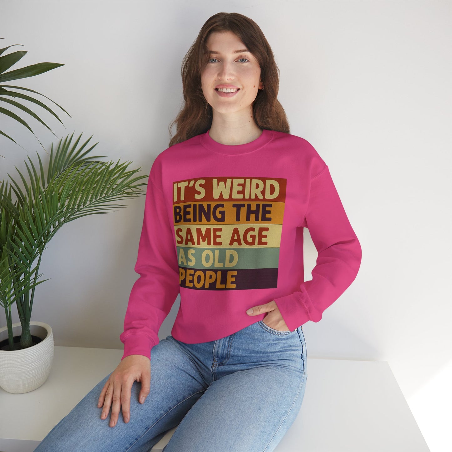 „It’s weird being the same age as old people“ – Vintage Sweatshirt mit Alterswitz – Freches Satire-Design für mutige Statements | True Insights