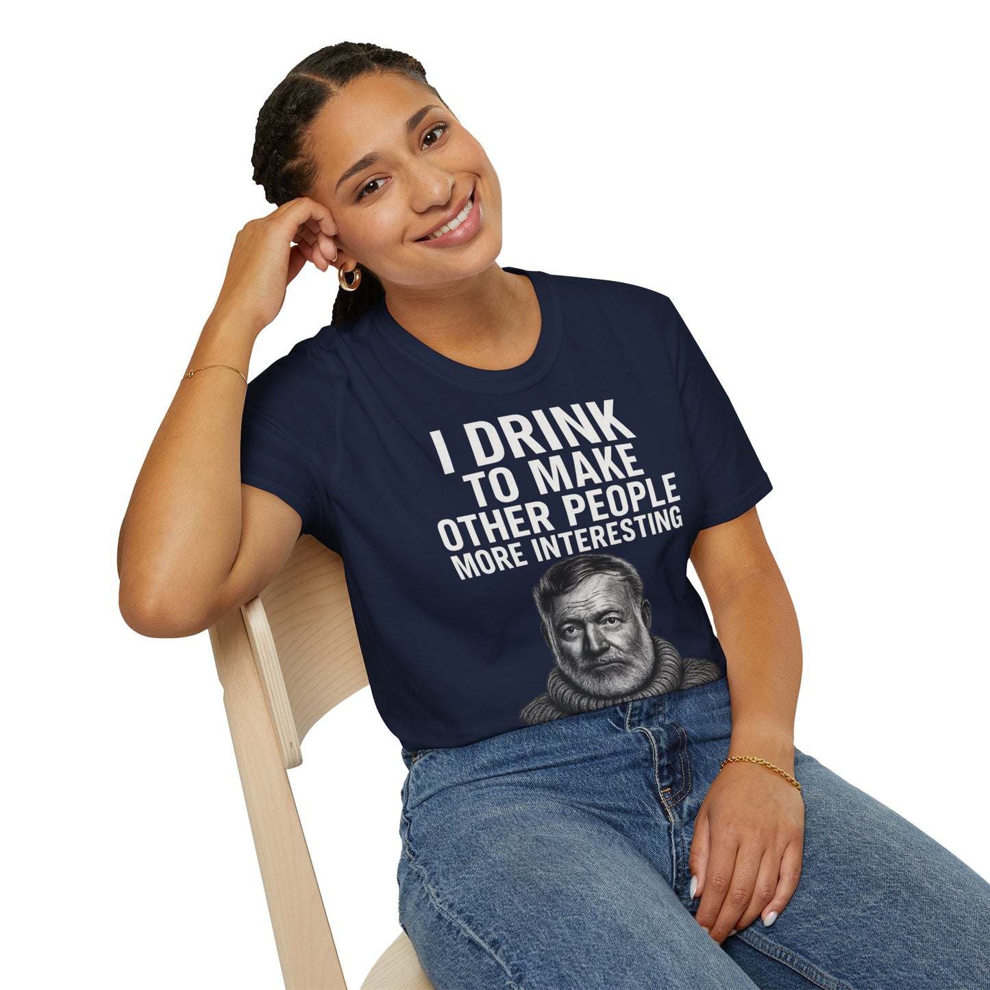 „I drink to make other people more interesting.“ no Background – Ernest Hemingway – Freches Satire-Design für mutige Statements | True Insights