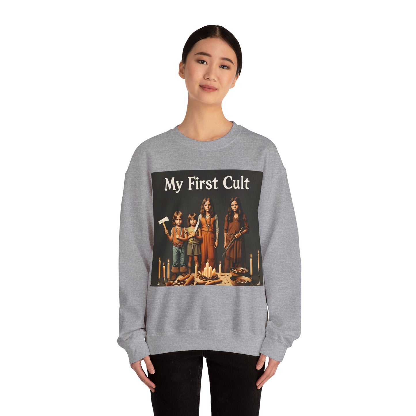Sweatshirt – Kultig gruselig: „My First Cult“-Sweatshirt – Dark Humor für Fortgeschrittene | True Insights Design mit Humor