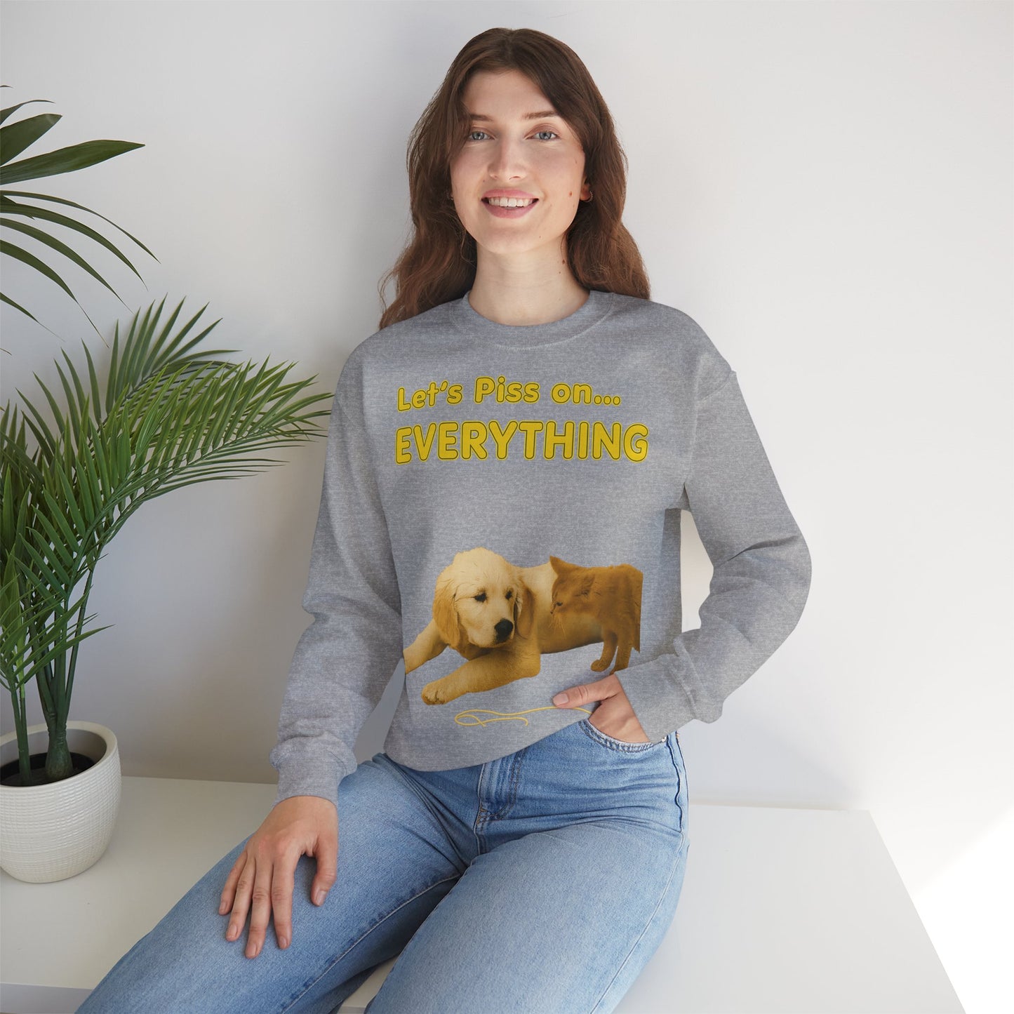 Vintage Motiv – Let’s Piss on Everything – Satirisches Sweatshirt mit Hund & Katze | True Insights Design mit Humor