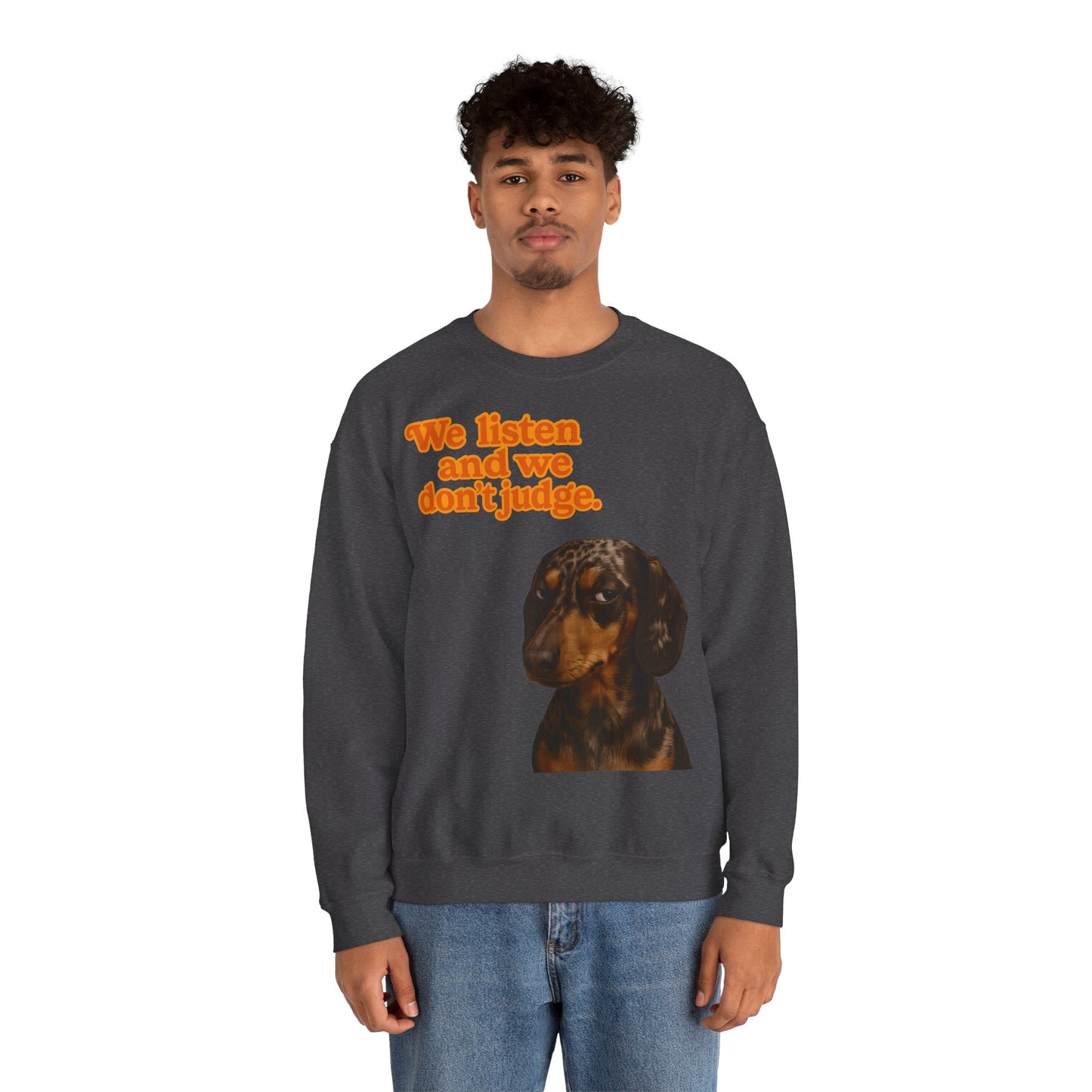 Dackel-Sweatshirt mit Retro-Print & dem Spruch „We listen and we don’t judge.“ Für Hundefans mit Humor – bequem, warm & voller Charakter. – Lustiges Sweatshirt | True Insights – Bild 52