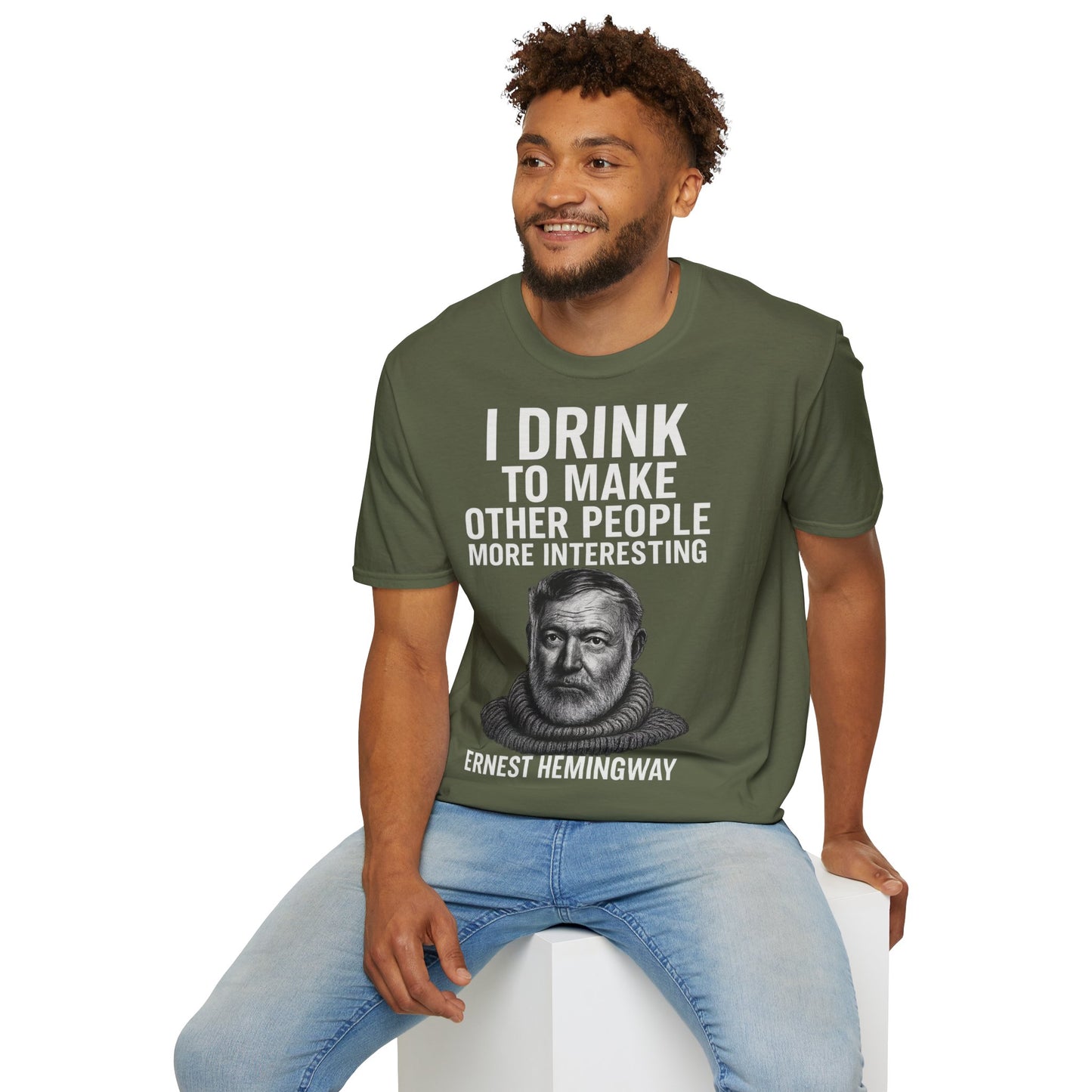 „I drink to make other people more interesting.“ no Background – Ernest Hemingway – Freches Satire-Design für mutige Statements | True Insights