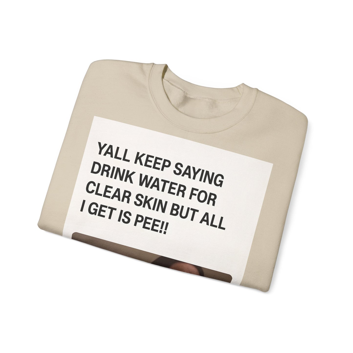 Sweatshirt – Sarkastisches Meme-Sweatshirt – „Drink Water for Skin… all I get is Pee!“ | True Insights Design mit Humor