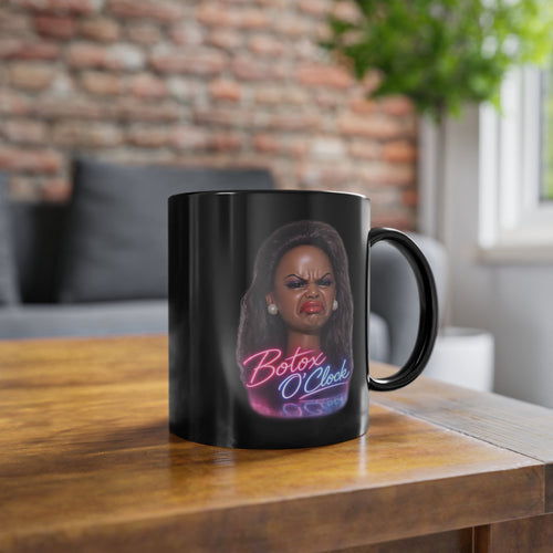 Botox O'Clock Tasse Schwarz – Lustige Beauty Parodie Kaffeetasse für Schönheits-Fans & Kosmetik-Liebhaber