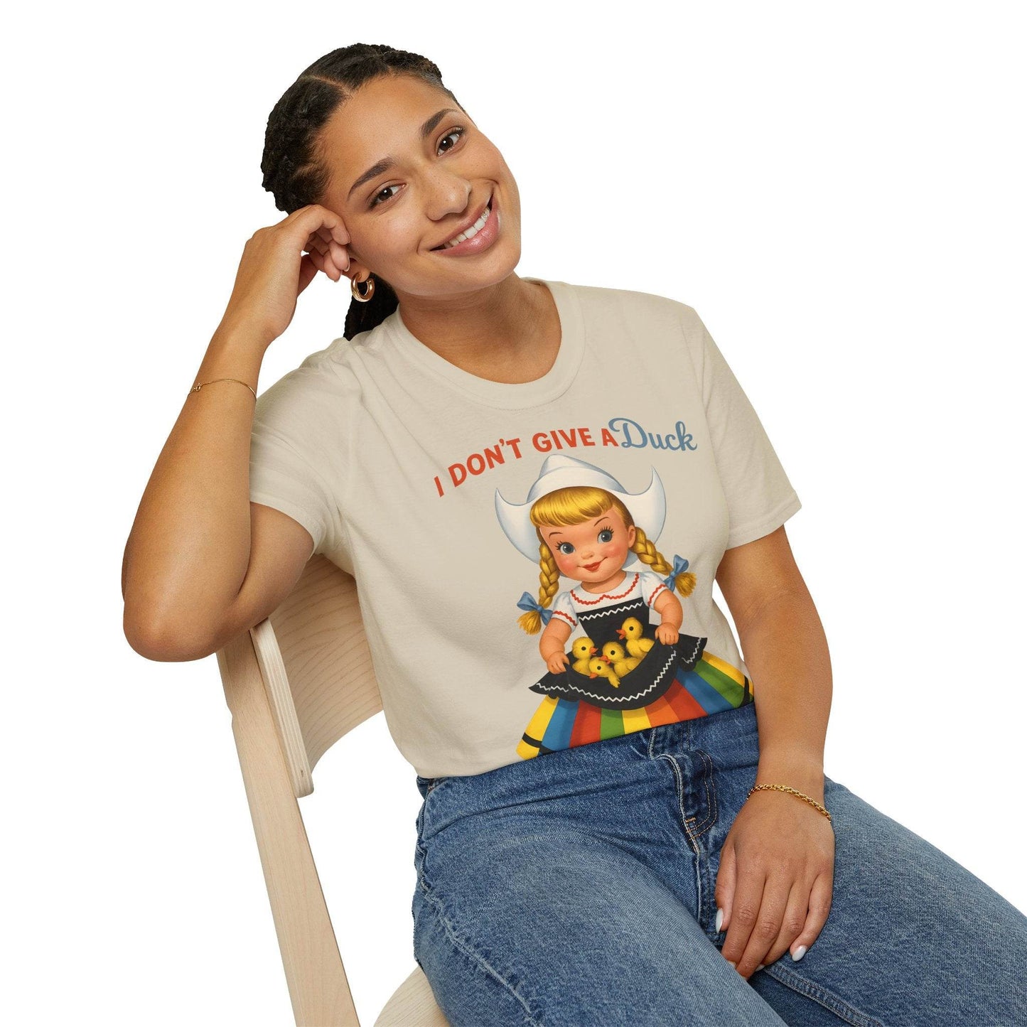 "I Don't Give a Duck | Nostalgisches Vintage-Mädchen mit Küken – Humorvoll & Originell" – Freches Satire-Design für mutige Statements | True Insights