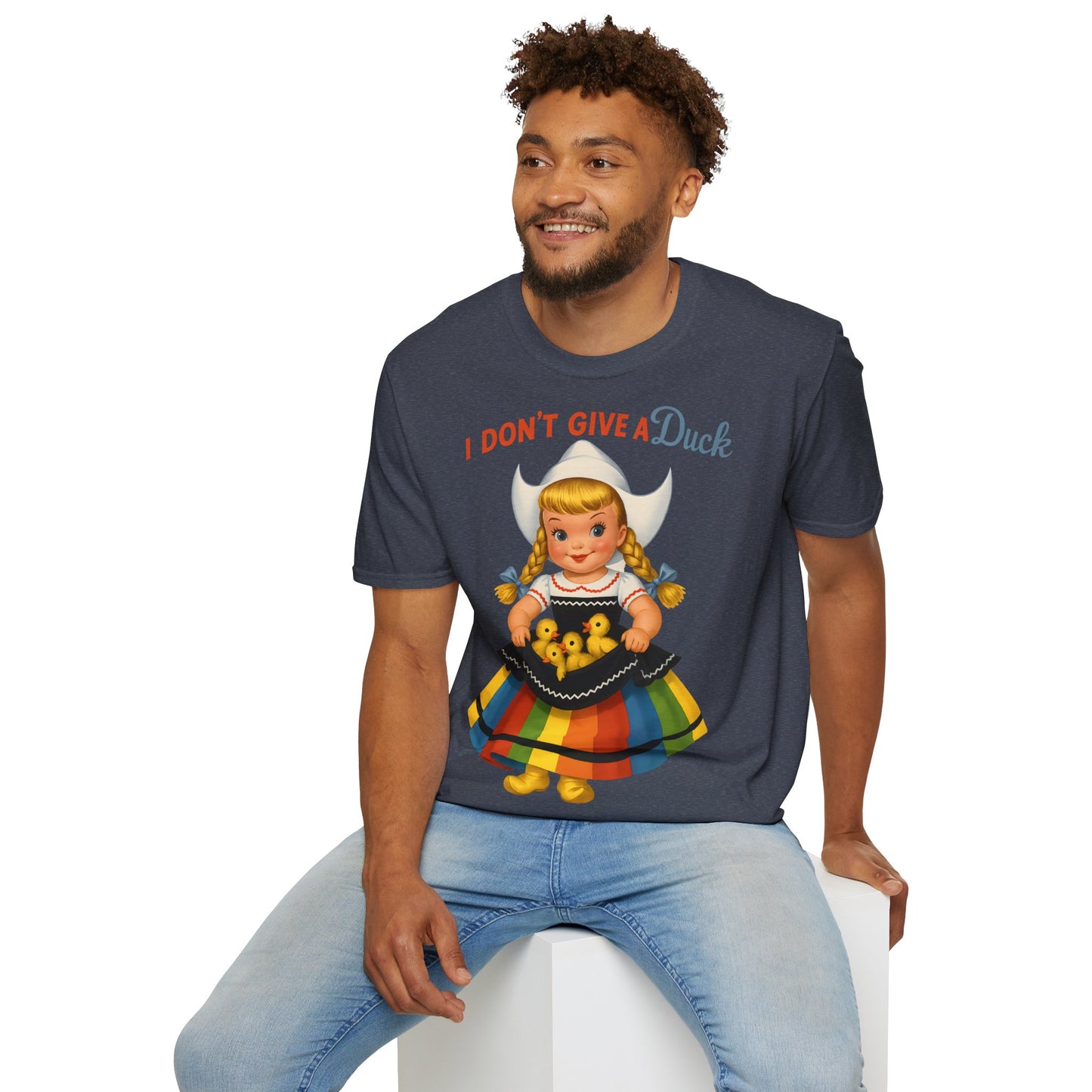 "I Don't Give a Duck | Nostalgisches Vintage-Mädchen mit Küken – Humorvoll & Originell" – Freches Satire-Design für mutige Statements | True Insights