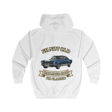 True Insights Jahrgang 1966 Zip-Hoodie Blauer Sportwagen in Arctic White