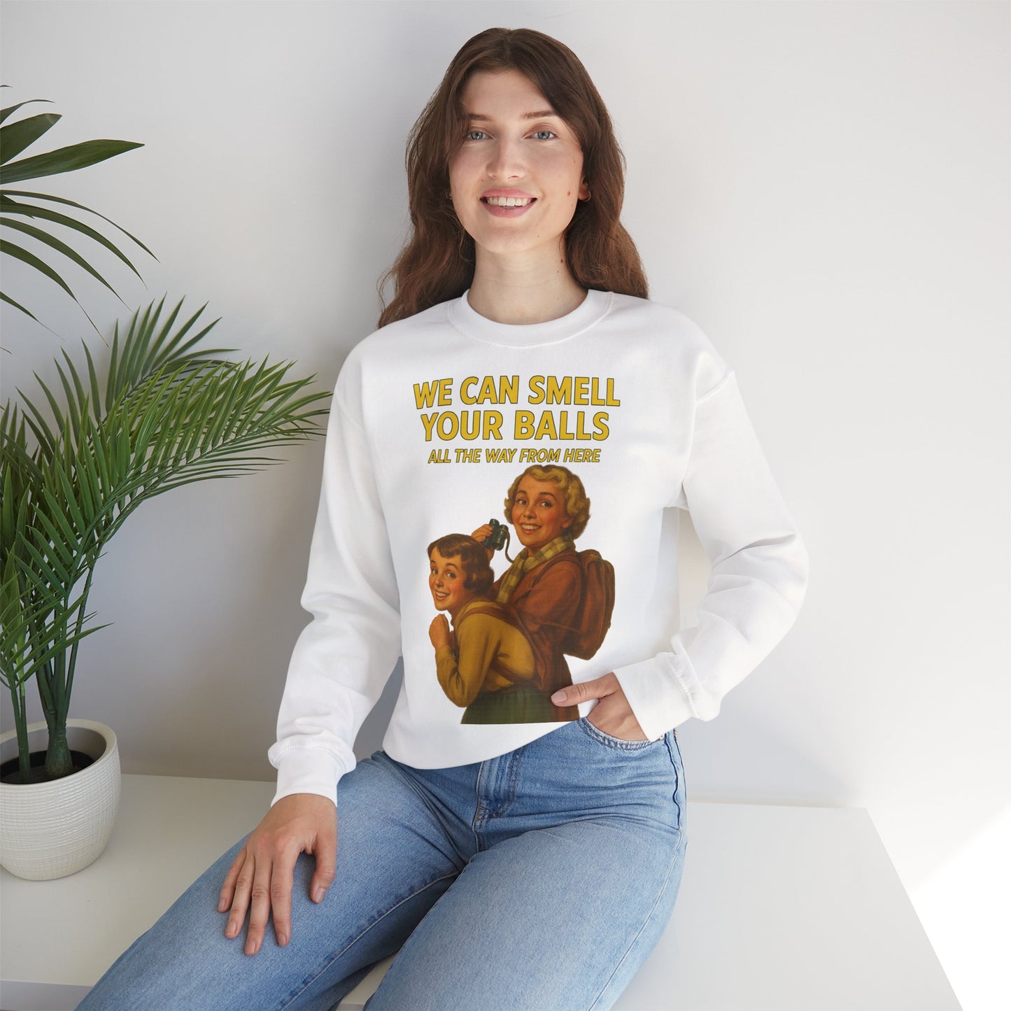 Sweatshirt – Vintage Sweatshirt – „We Can Smell Your Balls“ im Spioninnen-Stil | True Insights Design mit Humor