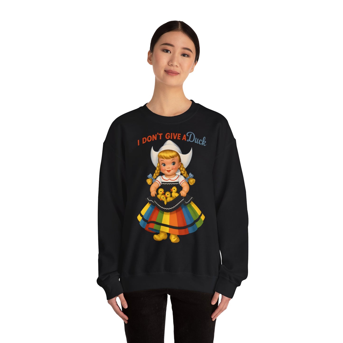 Sweatshirt – I Don't Give a Duck | Nostalgisches Vintage-Mädchen mit Küken – Humorvoll & Originell | True Insights Design mit Humor