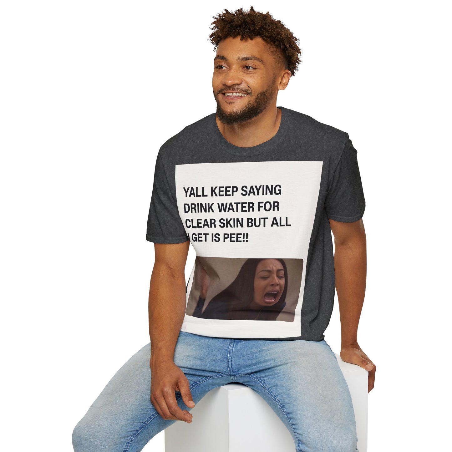 YALL KEEP SAYING DRINK WATER FOR CLEAR SKIN BUT ALL I GET IS PEE!! – Freches Satire-Design für mutige Statements | True Insights