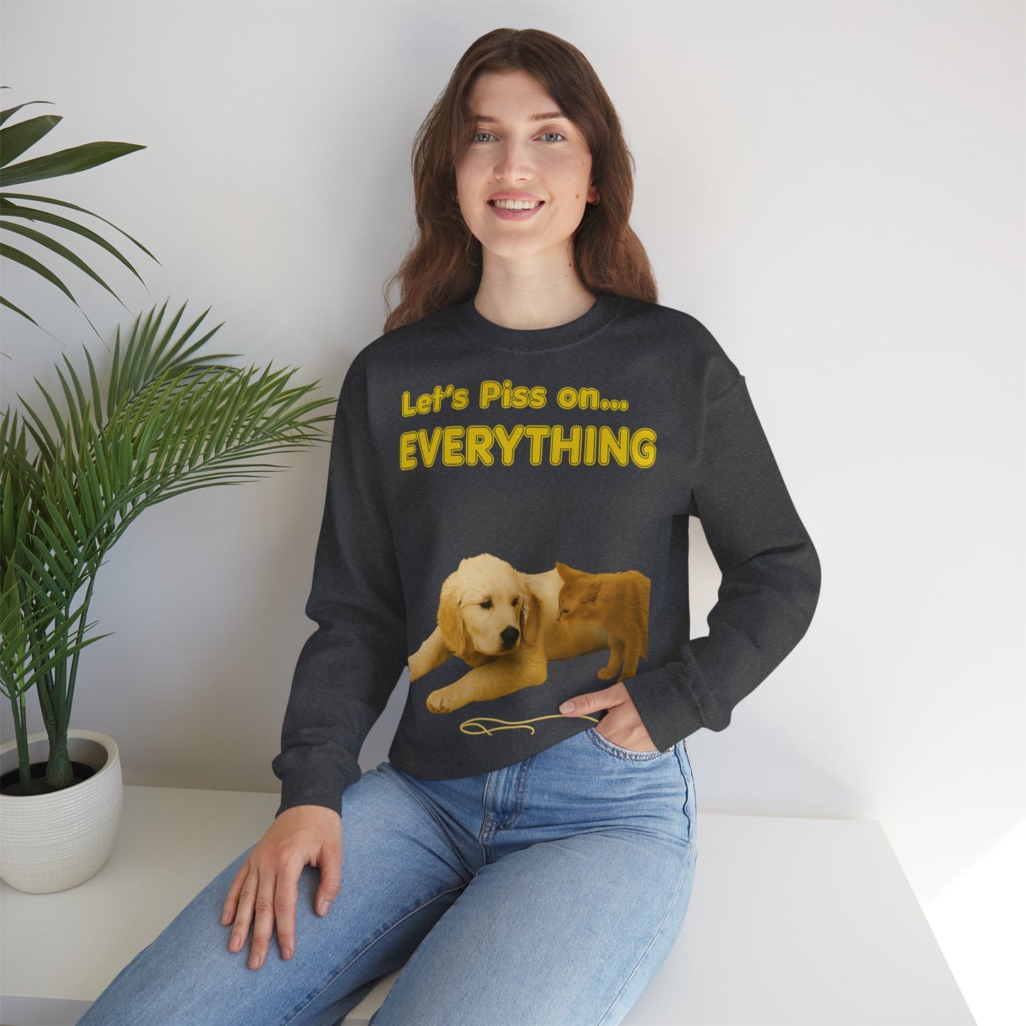Vintage Motiv – Let’s Piss on Everything – Satirisches Sweatshirt mit Hund & Katze | True Insights Design mit Humor