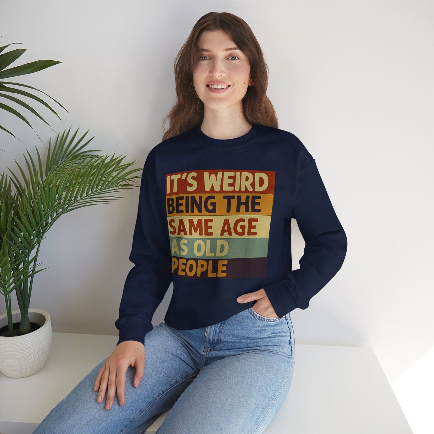 „It’s weird being the same age as old people“ – Vintage Sweatshirt mit Alterswitz – Freches Satire-Design für mutige Statements | True Insights