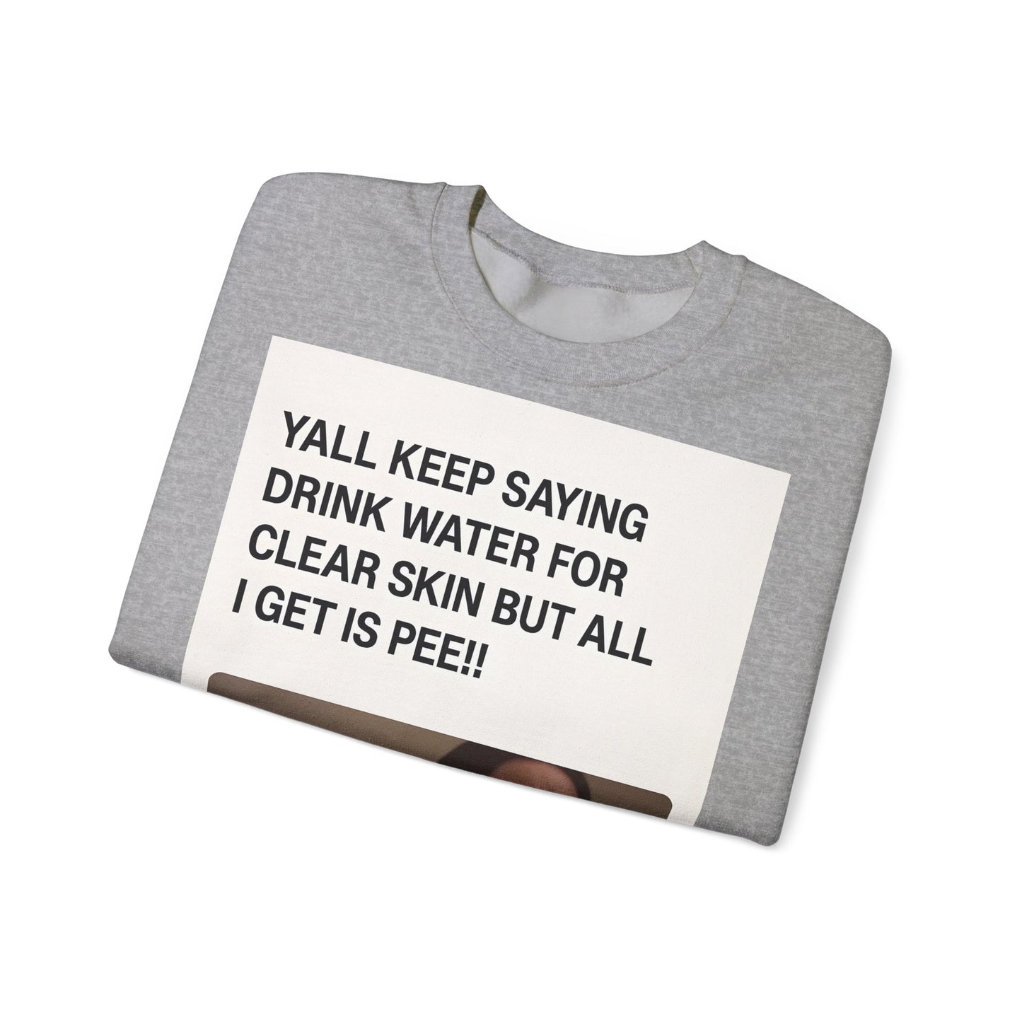 Sweatshirt – Sarkastisches Meme-Sweatshirt – „Drink Water for Skin… all I get is Pee!“ | True Insights Design mit Humor