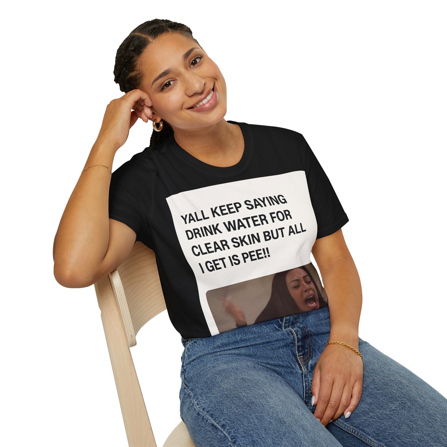 YALL KEEP SAYING DRINK WATER FOR CLEAR SKIN BUT ALL I GET IS PEE!! – Freches Satire-Design für mutige Statements | True Insights