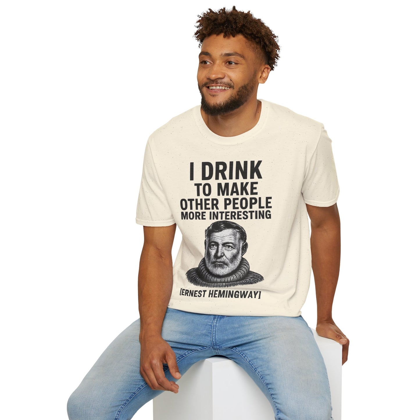 „I drink to make other people more interesting.“ no Background – Ernest Hemingway – Freches Satire-Design für mutige Statements | True Insights