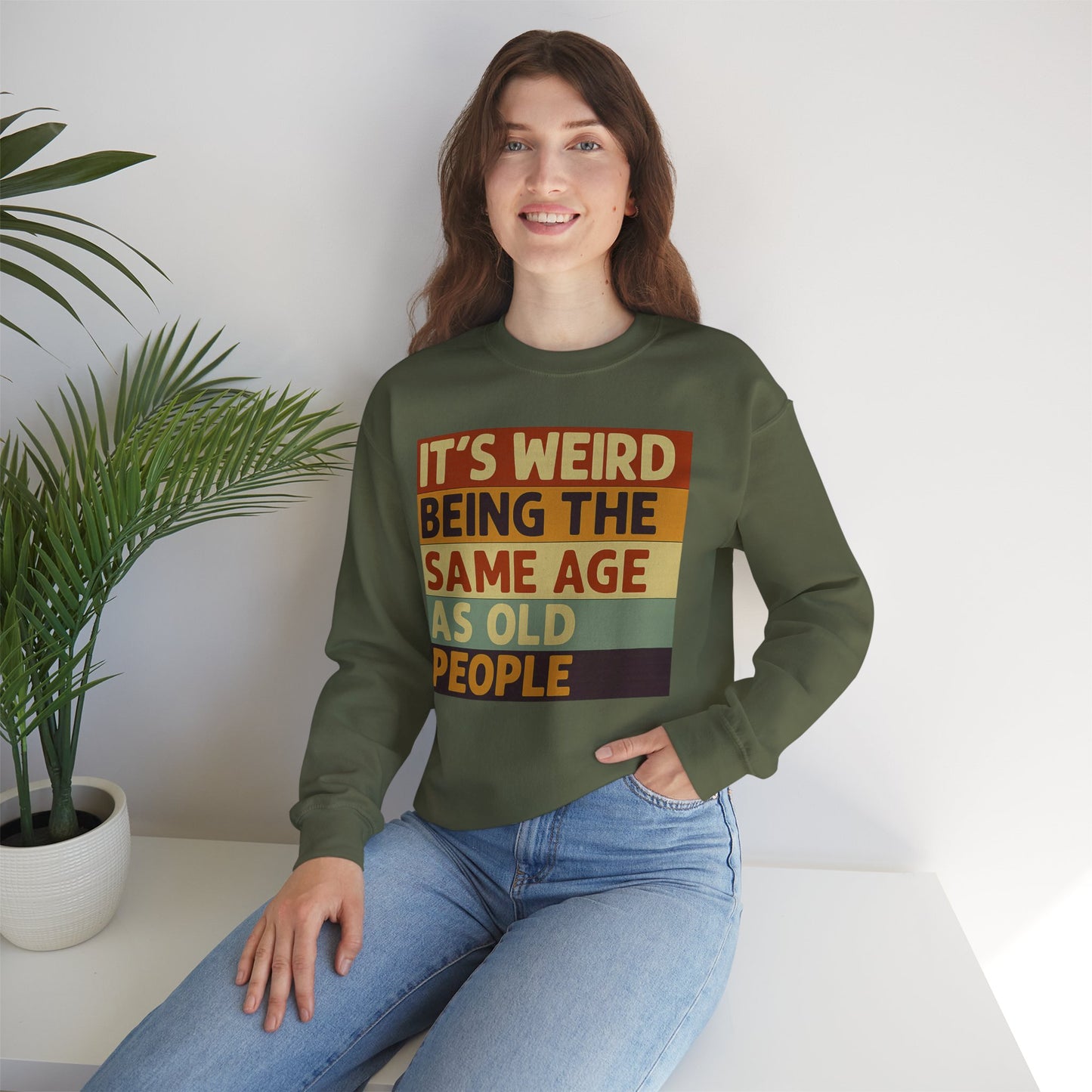 „It’s weird being the same age as old people“ – Vintage Sweatshirt mit Alterswitz – Freches Satire-Design für mutige Statements | True Insights