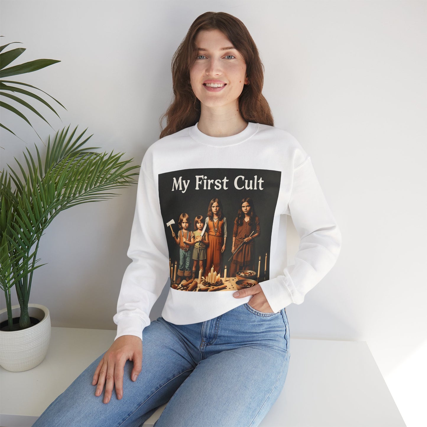 Sweatshirt – Kultig gruselig: „My First Cult“-Sweatshirt – Dark Humor für Fortgeschrittene | True Insights Design mit Humor