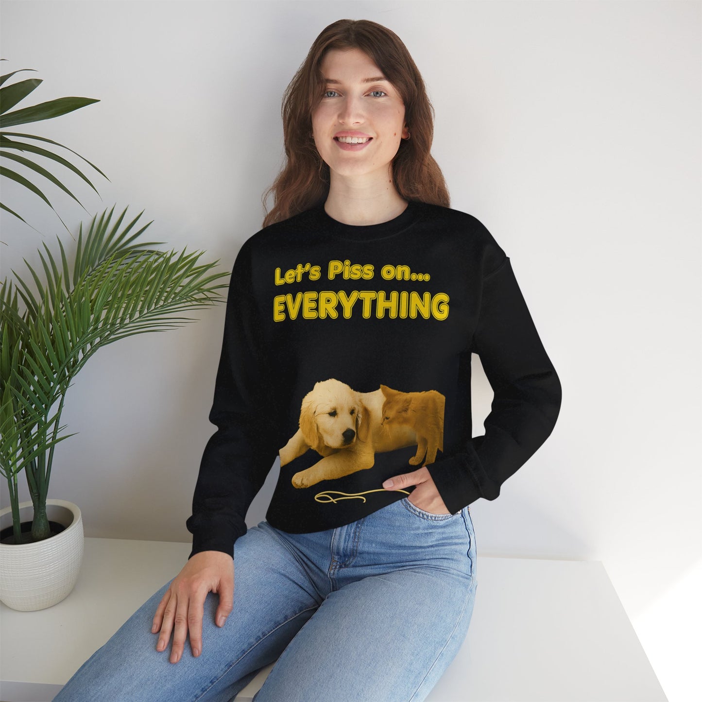 Vintage Motiv – Let’s Piss on Everything – Satirisches Sweatshirt mit Hund & Katze | True Insights Design mit Humor
