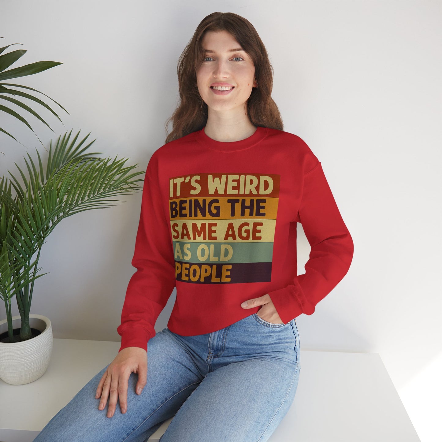 „It’s weird being the same age as old people“ – Vintage Sweatshirt mit Alterswitz – Freches Satire-Design für mutige Statements | True Insights
