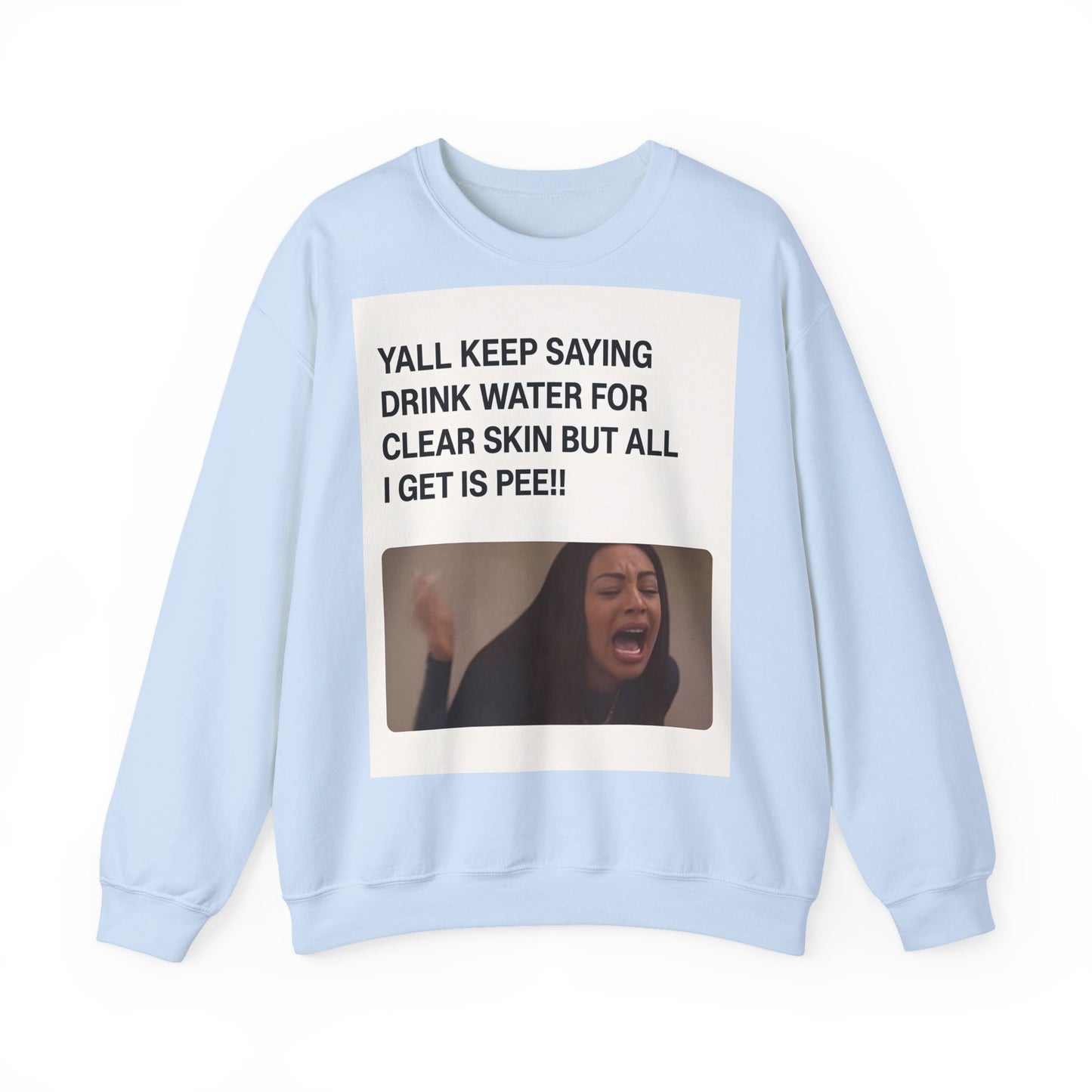 Sweatshirt – Sarkastisches Meme-Sweatshirt – „Drink Water for Skin… all I get is Pee!“ | True Insights Design mit Humor