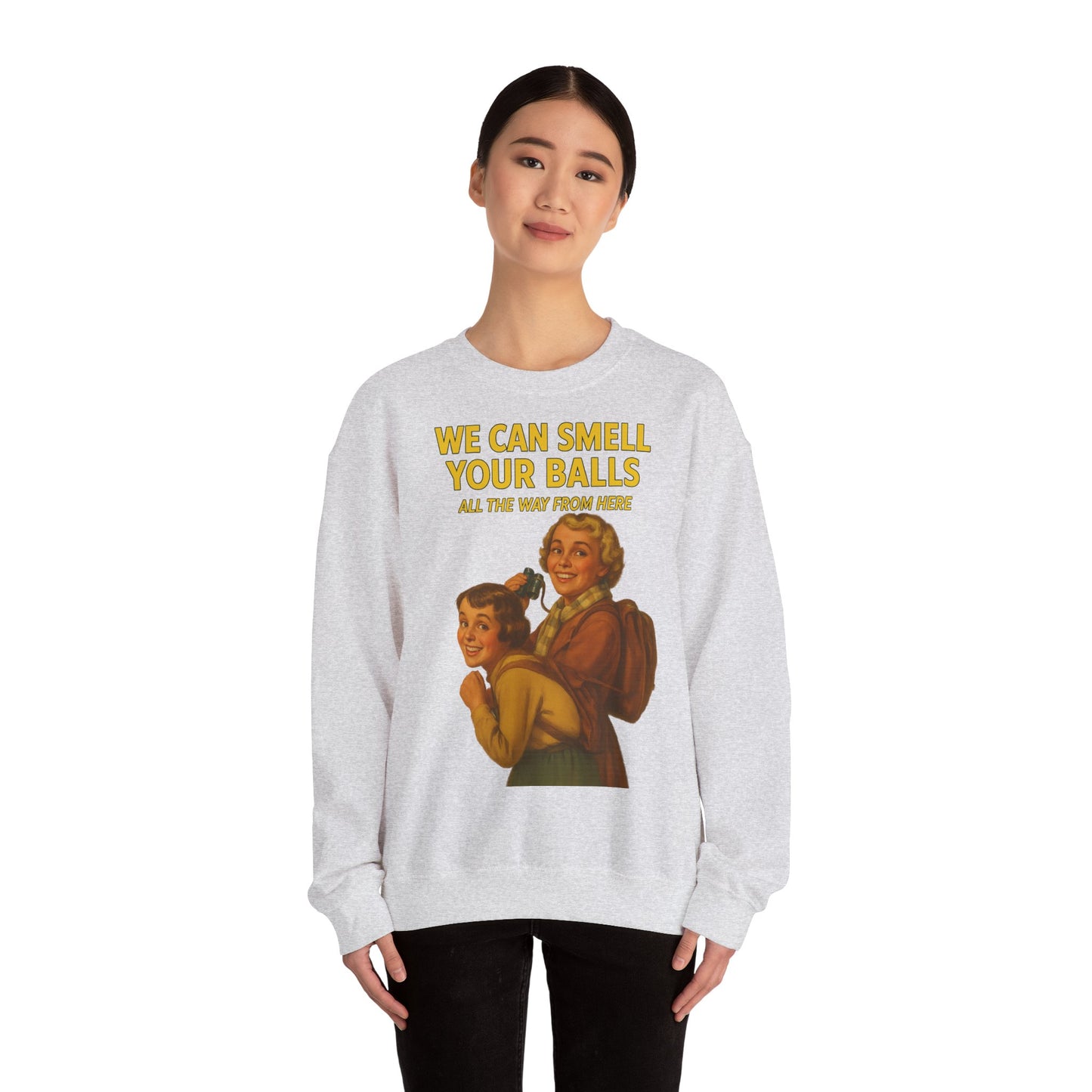 Sweatshirt – Vintage Sweatshirt – „We Can Smell Your Balls“ im Spioninnen-Stil | True Insights Design mit Humor