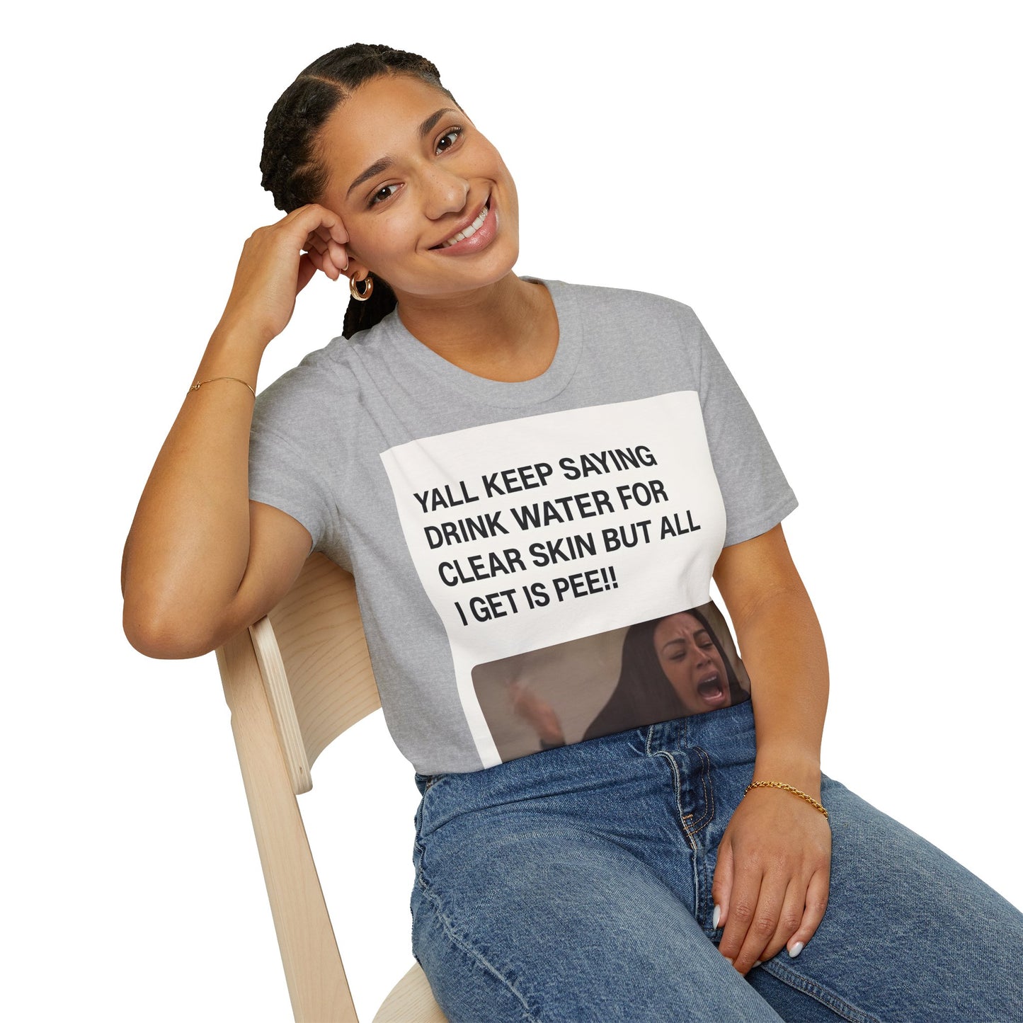 YALL KEEP SAYING DRINK WATER FOR CLEAR SKIN BUT ALL I GET IS PEE!! – Freches Satire-Design für mutige Statements | True Insights